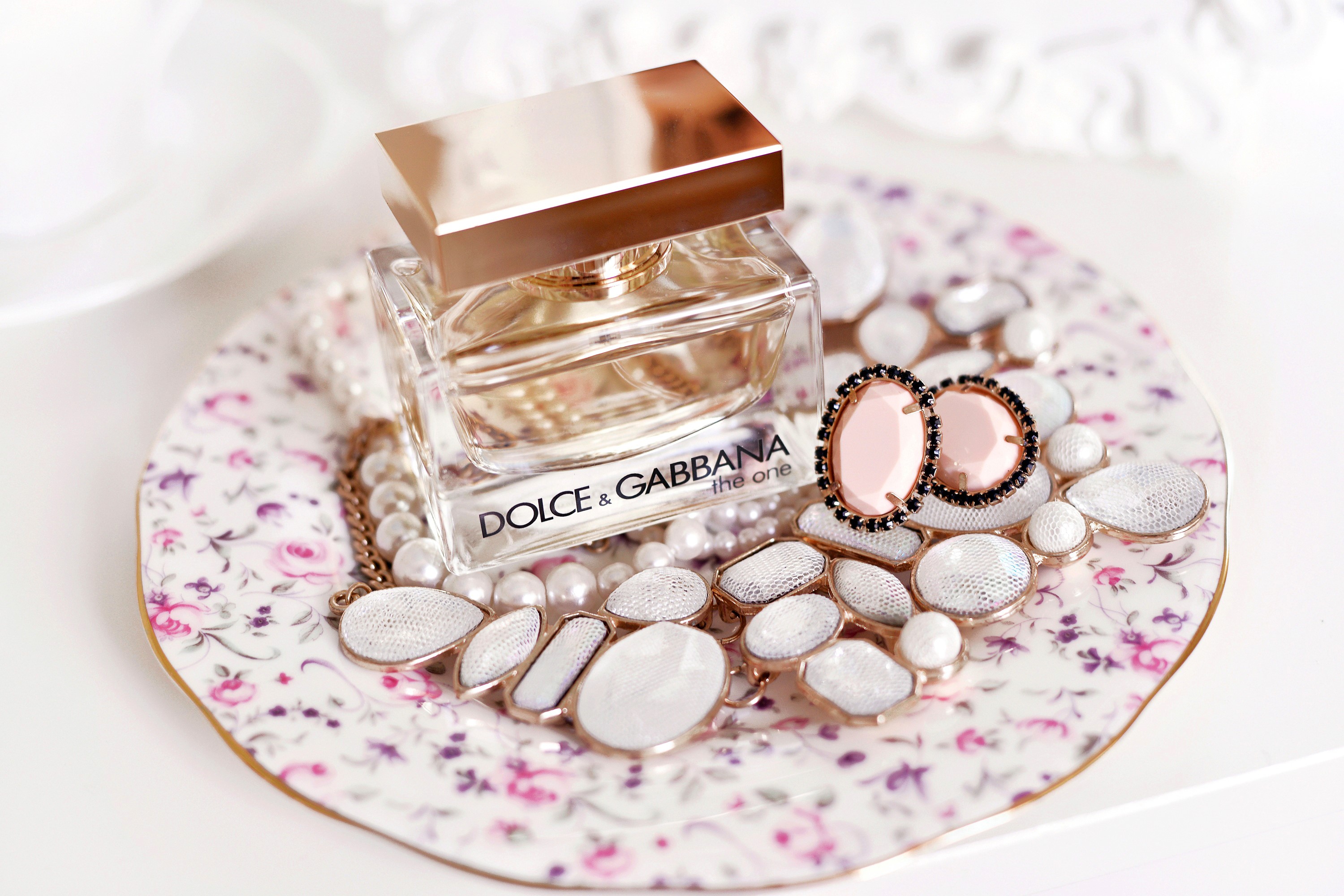 Dolce & Gabbana The One Perfume Bottle with Jewelry HD Wallpaper