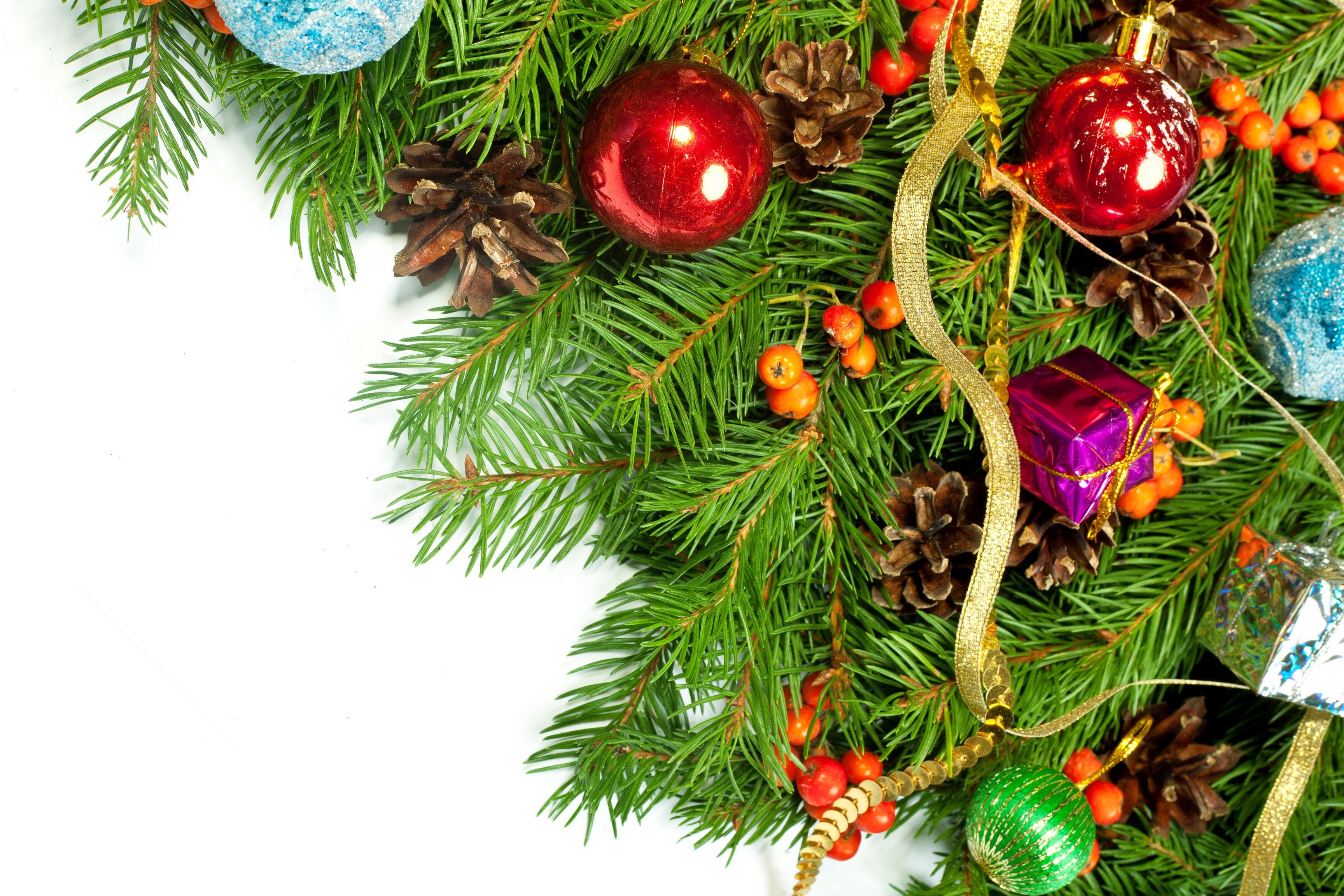 Christmas tree branches with ornaments and pine cones HD Wallpaper