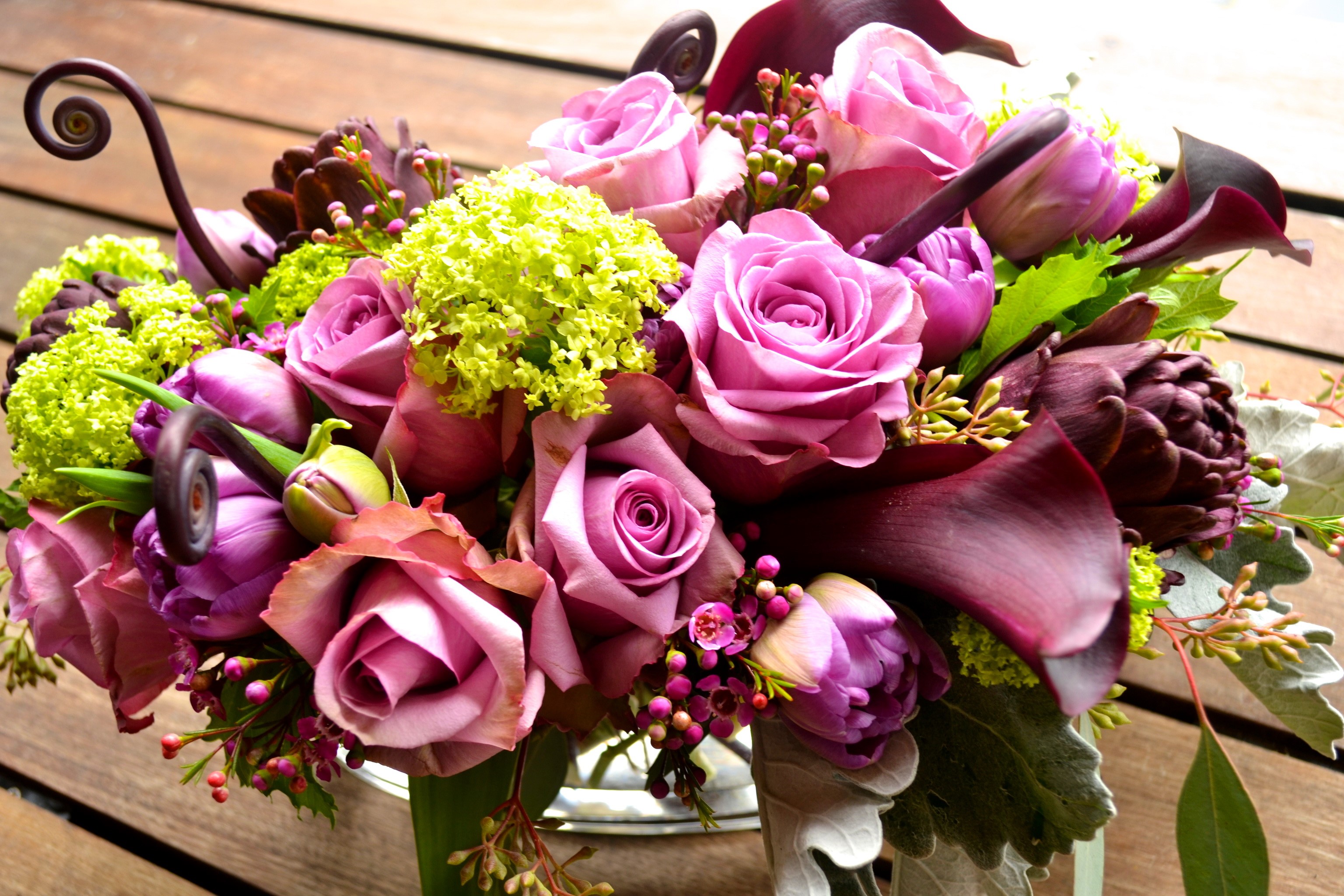 Purple and pink roses bouquet with calla lilies HD Wallpaper