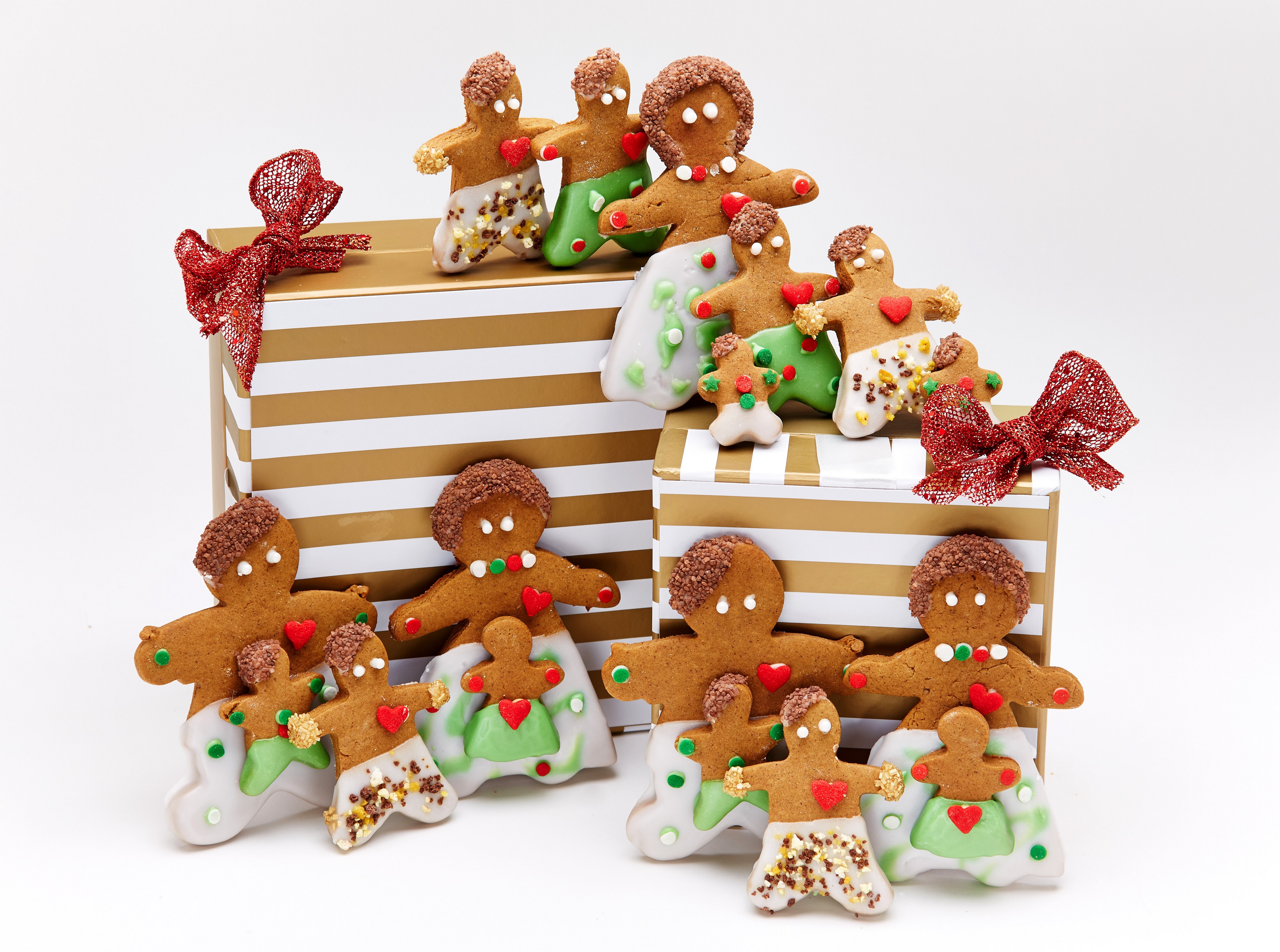 Gingerbread cookies on gift boxes HD Wallpaper