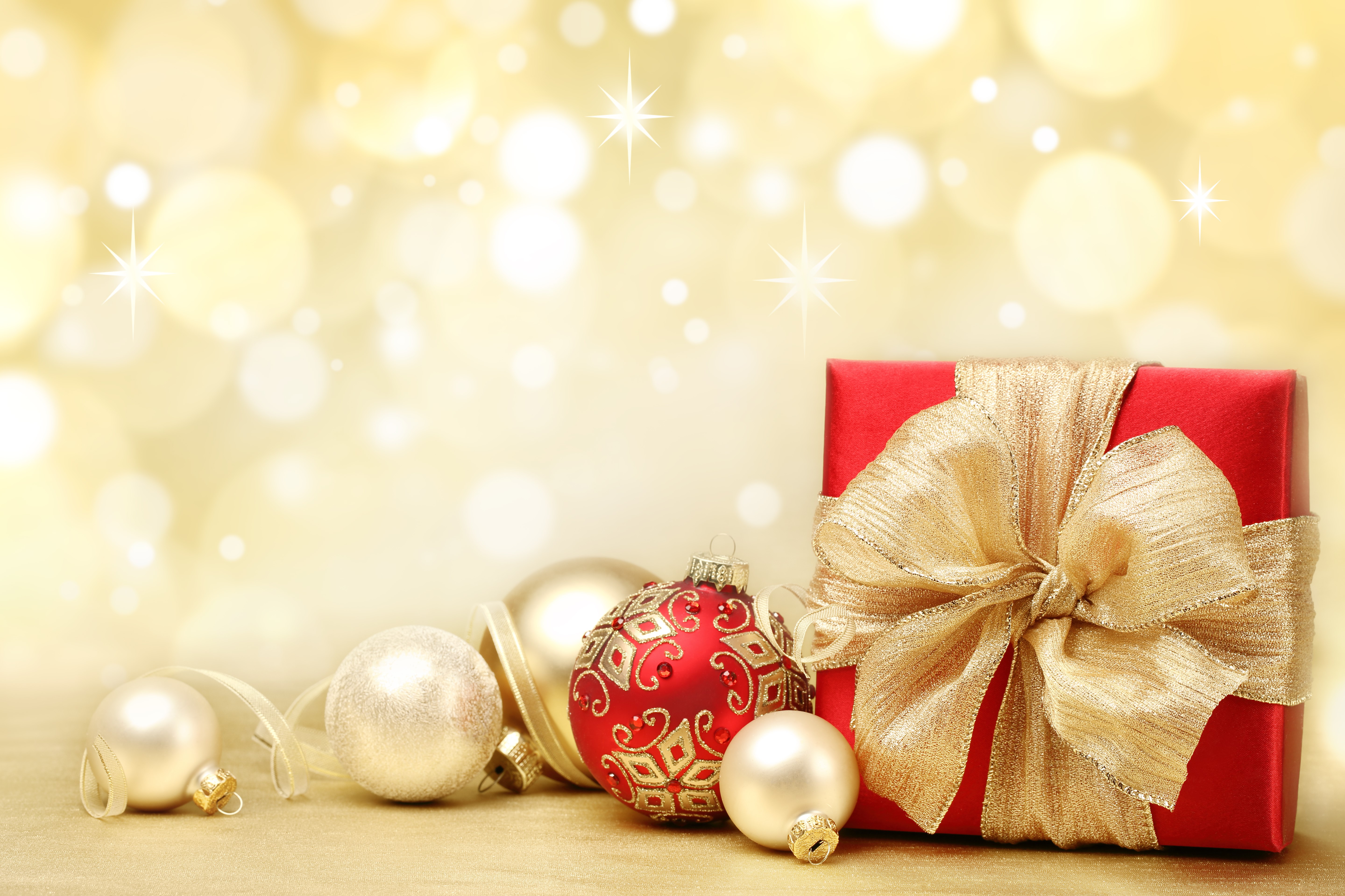 Christmas gift with ornaments and bokeh HD Wallpaper