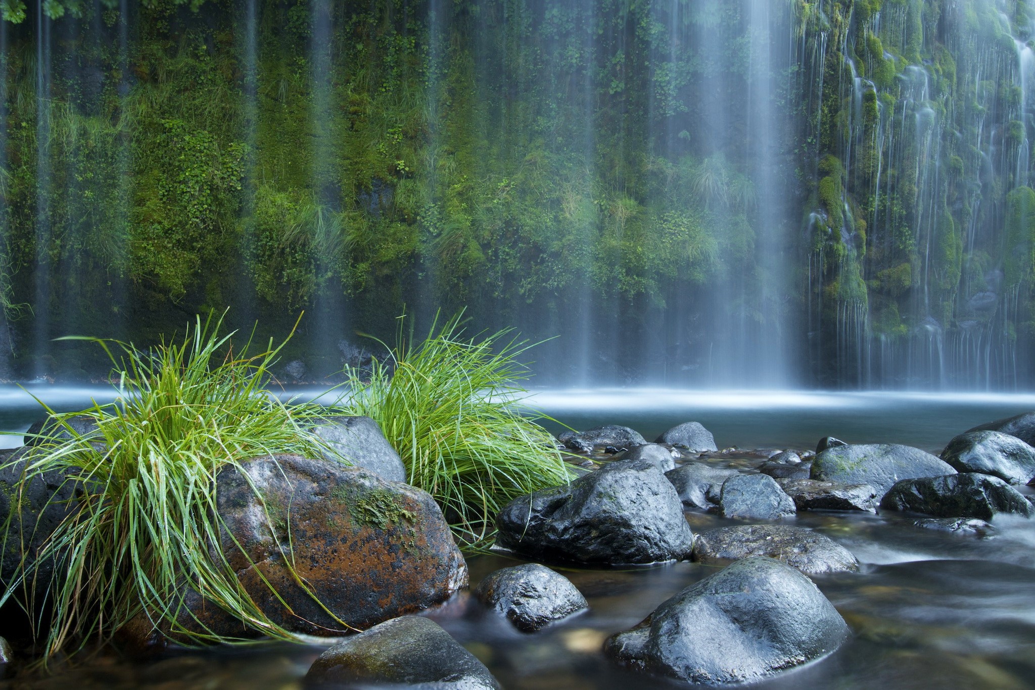 Mossbrae Falls, California, USA HD Wallpaper