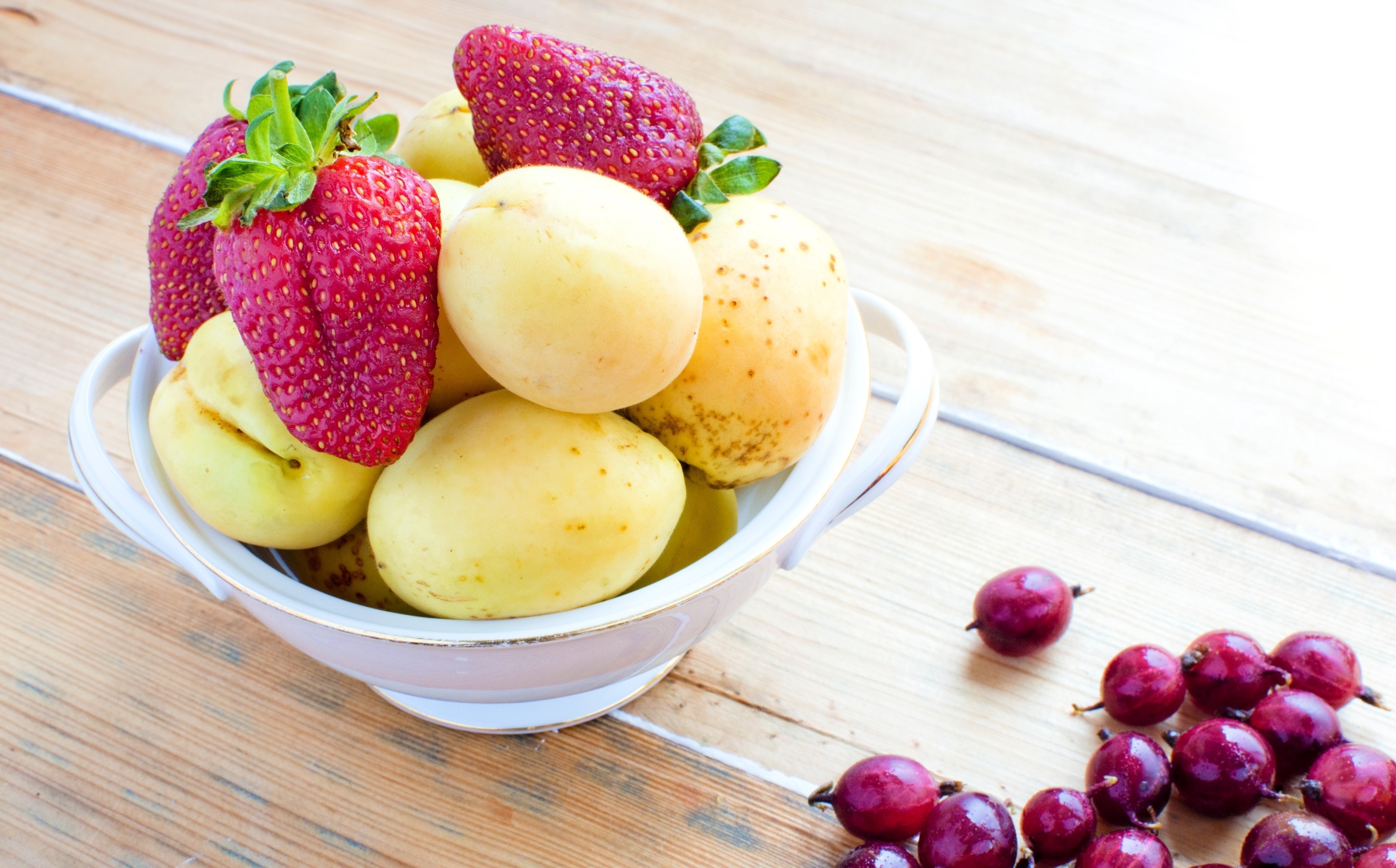 Strawberries, Apricots, and Gooseberries in a Bowl HD Wallpaper