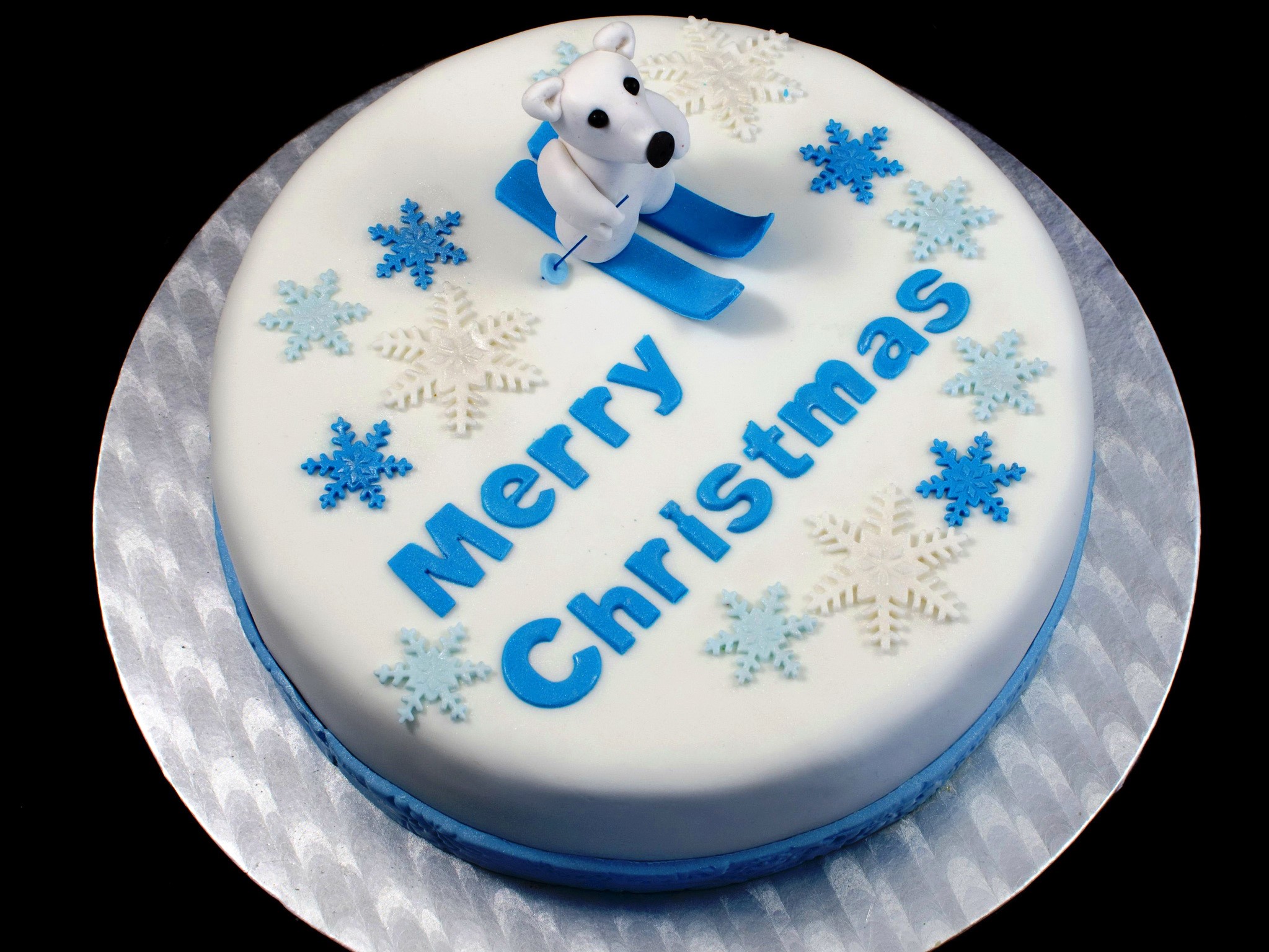 Christmas cake with polar bear and snowflakes HD Wallpaper
