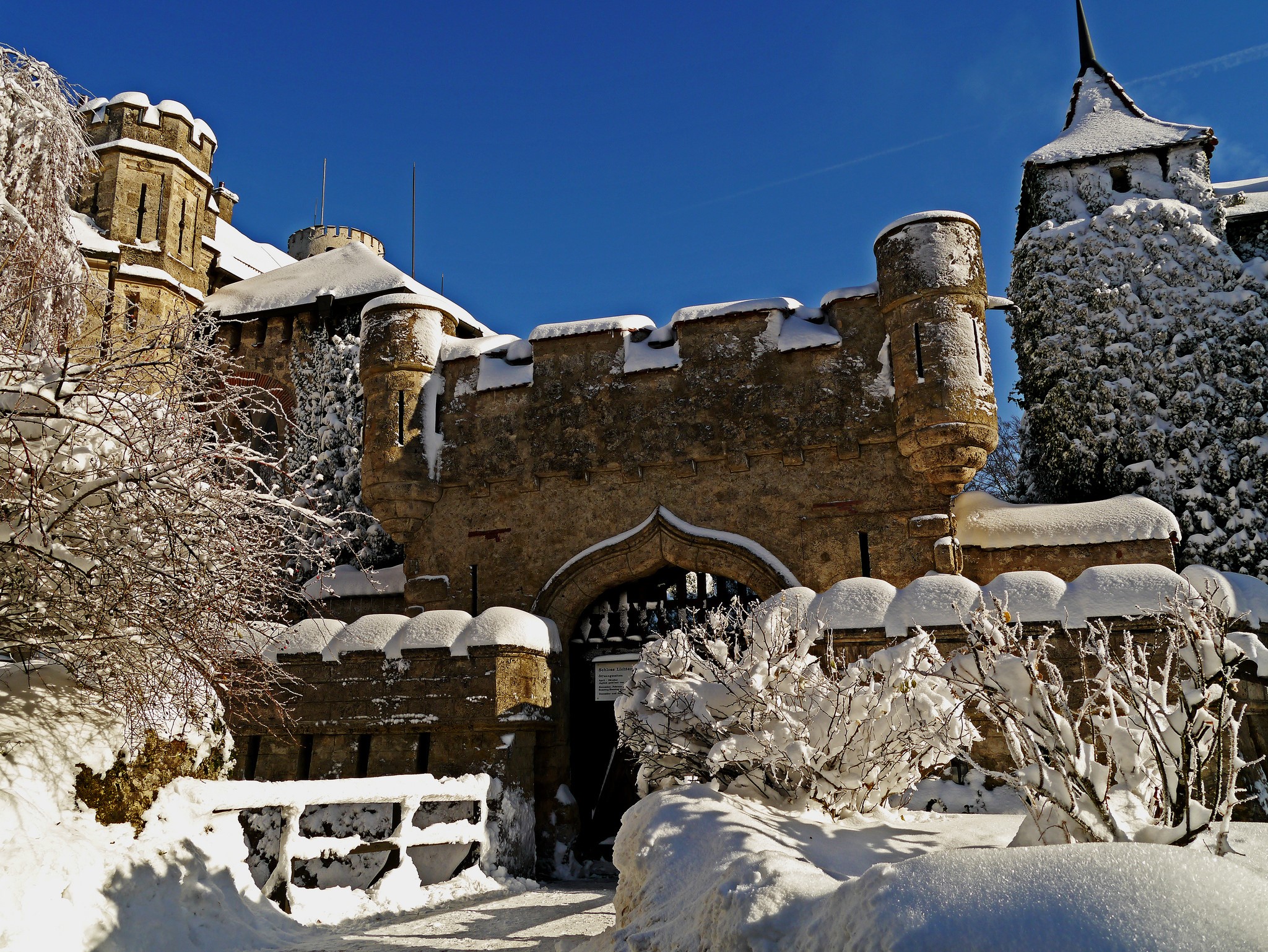 Castle gate in Liechtenstein covered in snow HD Wallpaper