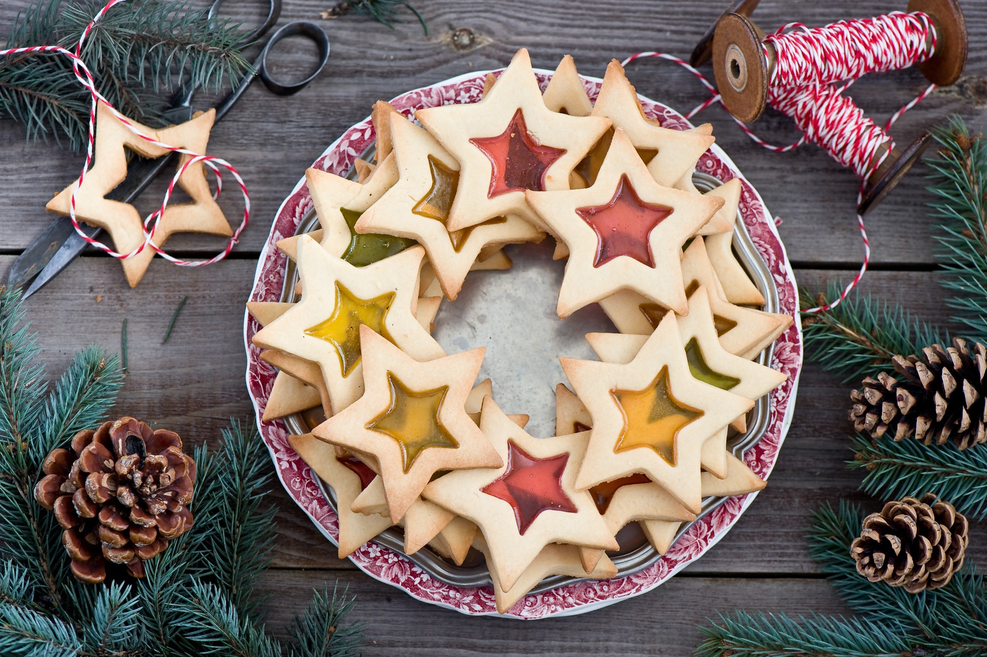 Christmas star cookies with stained glass on a wooden table HD Wallpaper