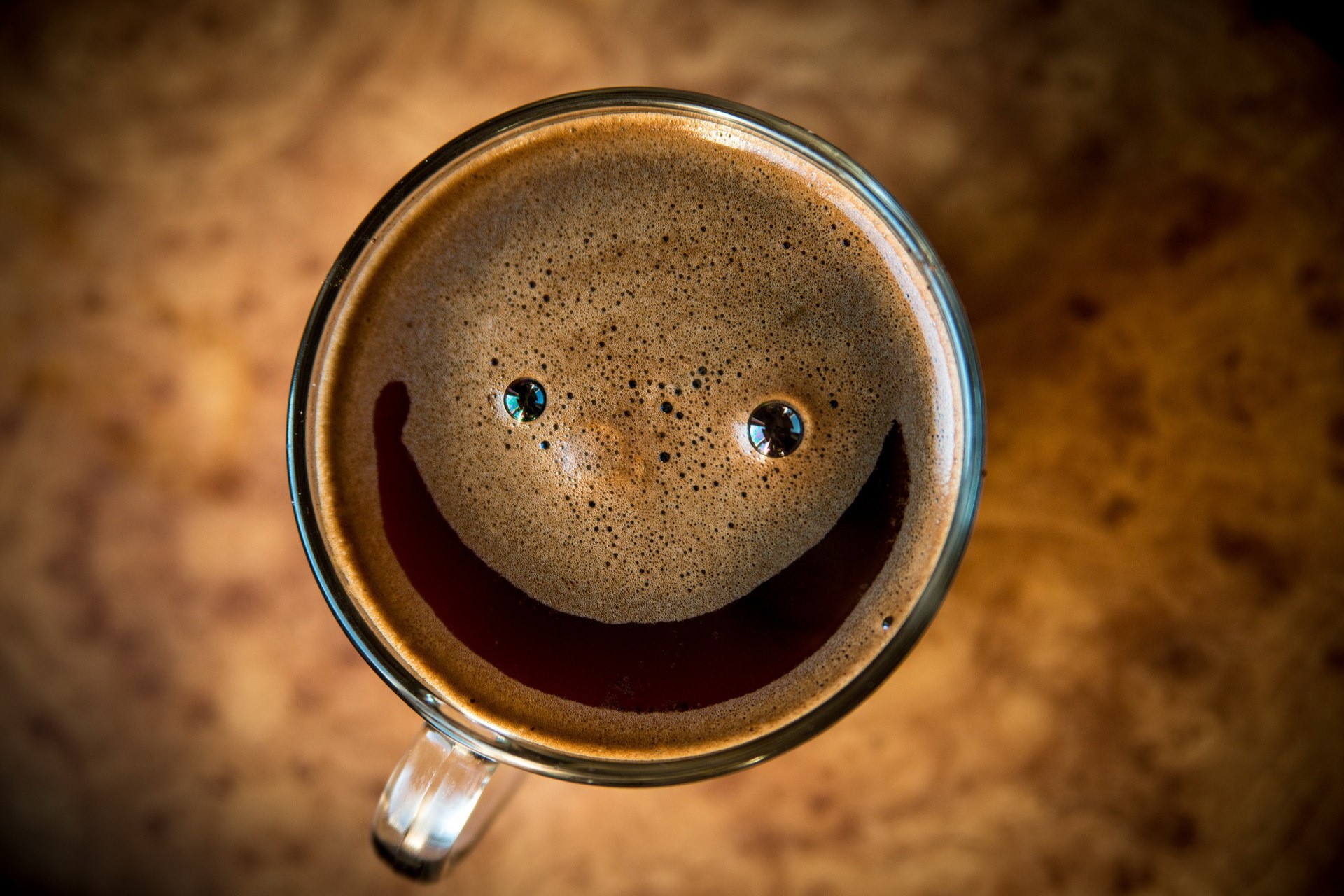 Coffee cup with a smiley face made of foam HD Wallpaper