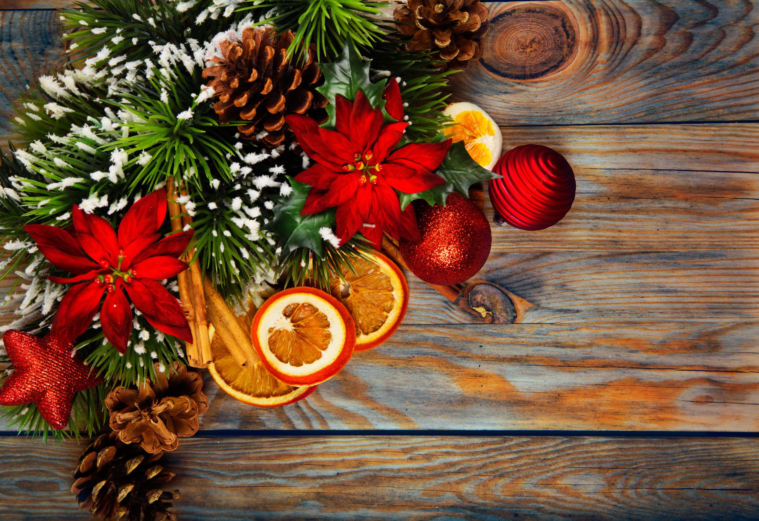 Christmas decorations with pine cones and ornaments HD Wallpaper