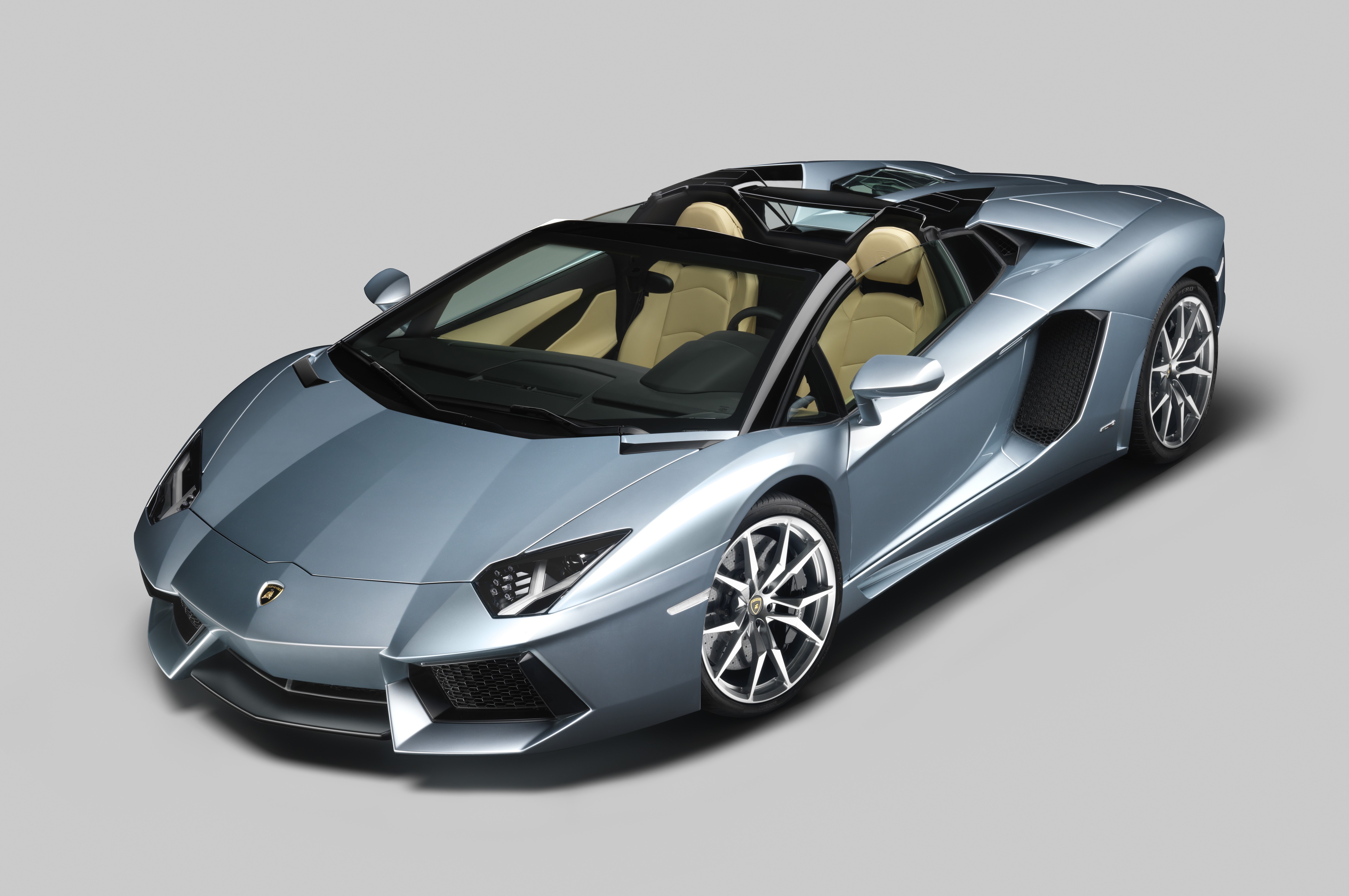 Lamborghini Aventador LP700-4 Roadster HD Wallpaper