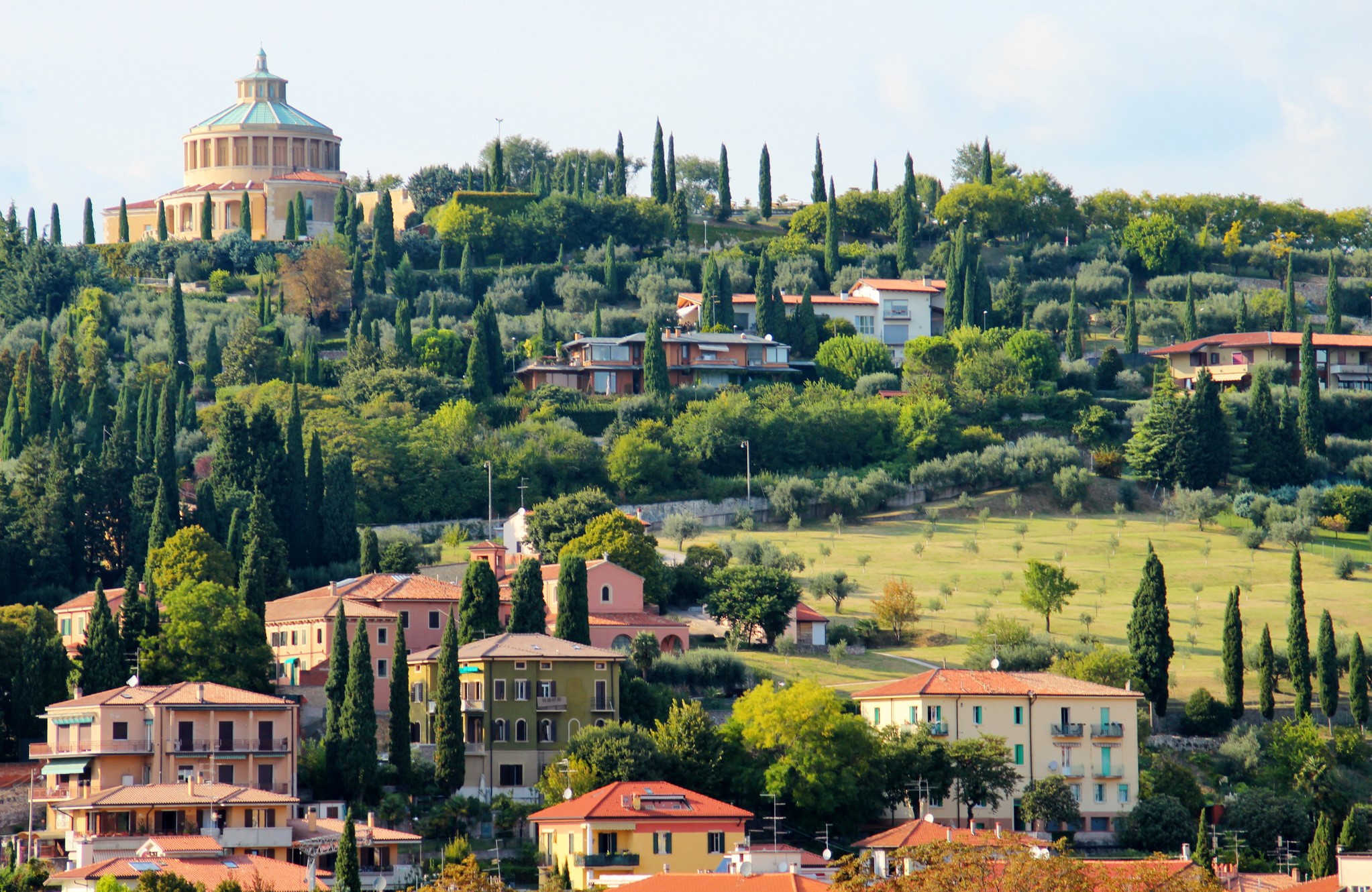 Verona, Italy: Hillside with Houses and a Dome Church HD Wallpaper