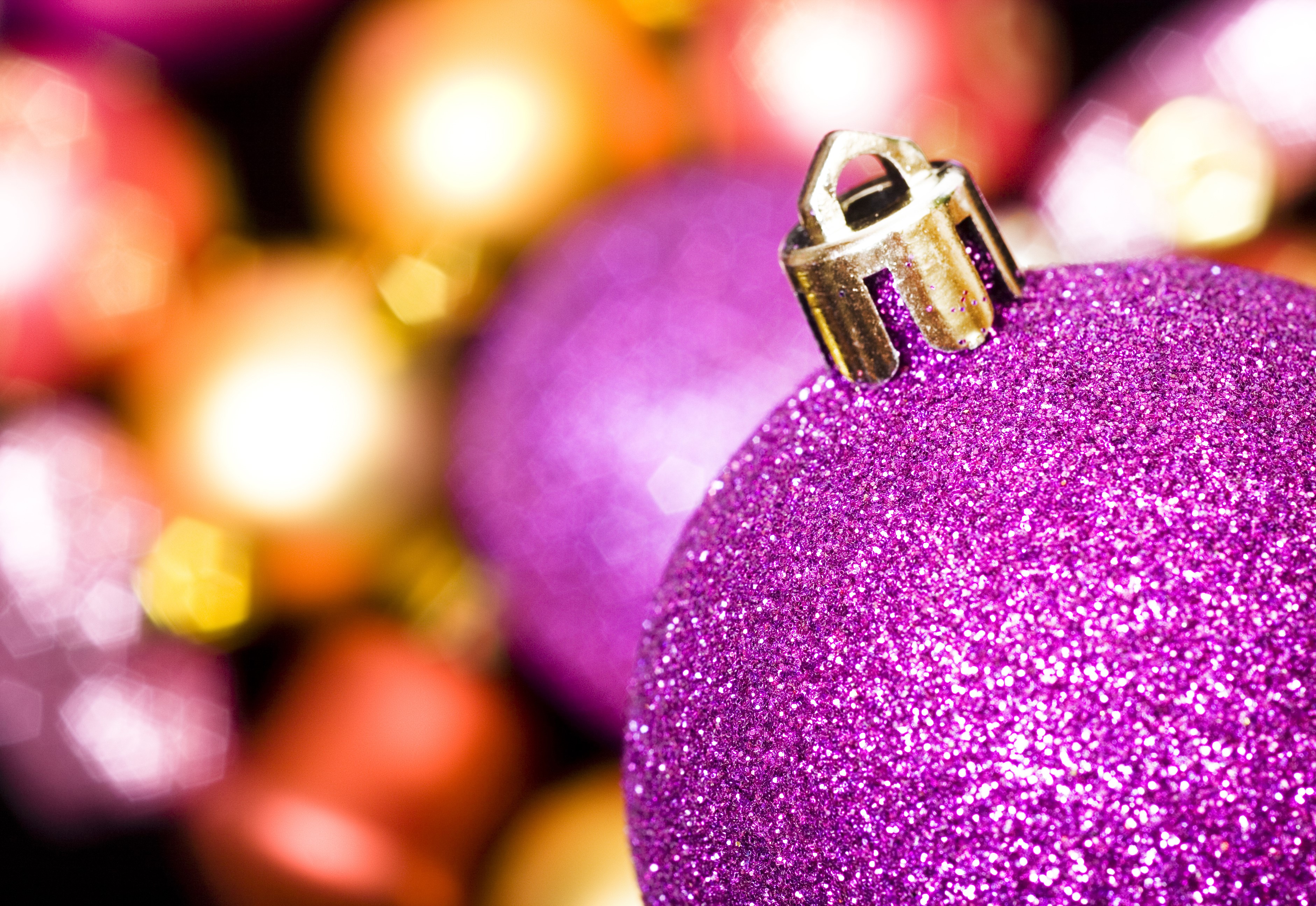 Close-up of Glittering Purple Christmas Ornament HD Wallpaper