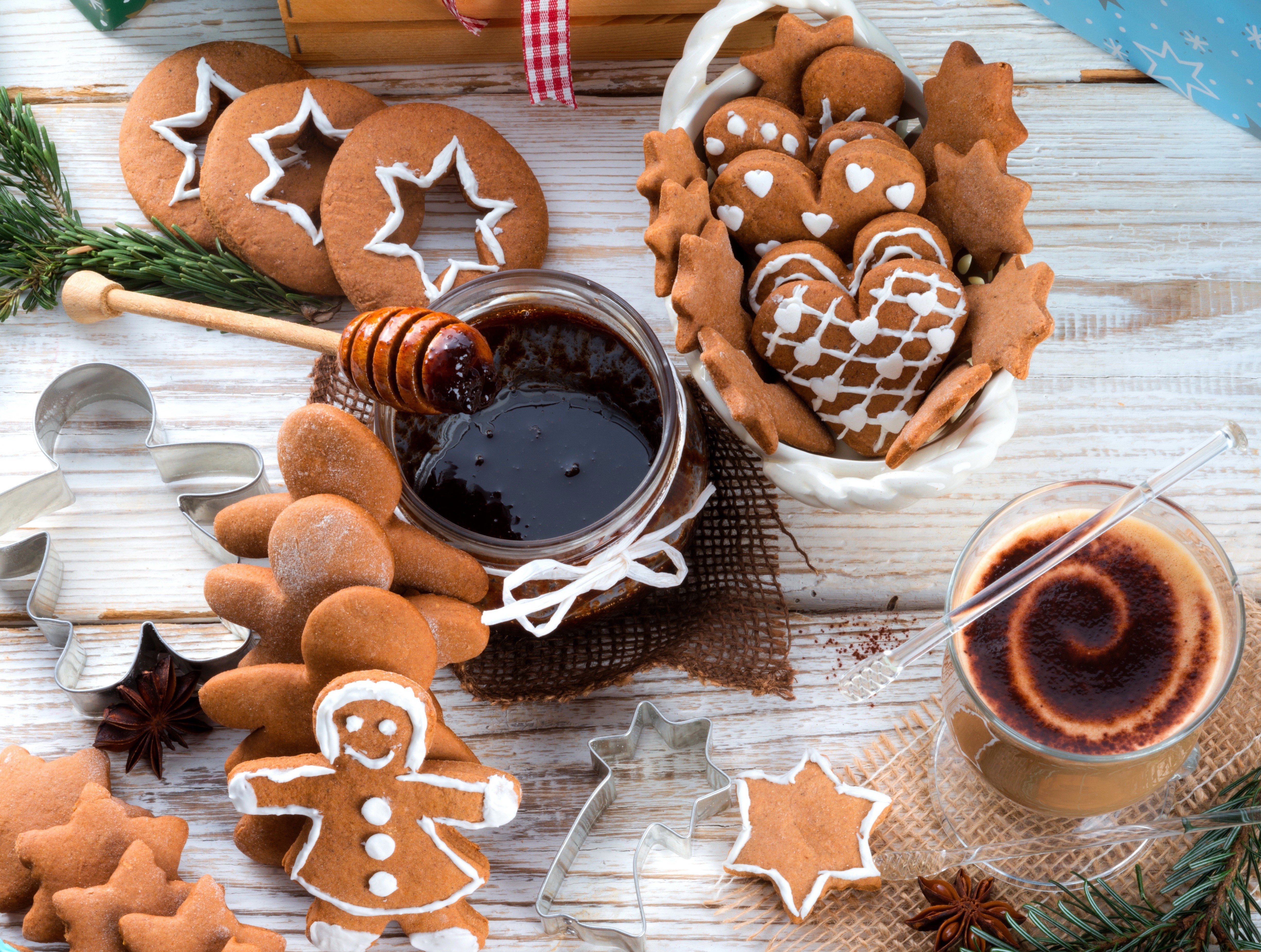 4K Christmas Cookies with Honey and Coffee HD Wallpaper