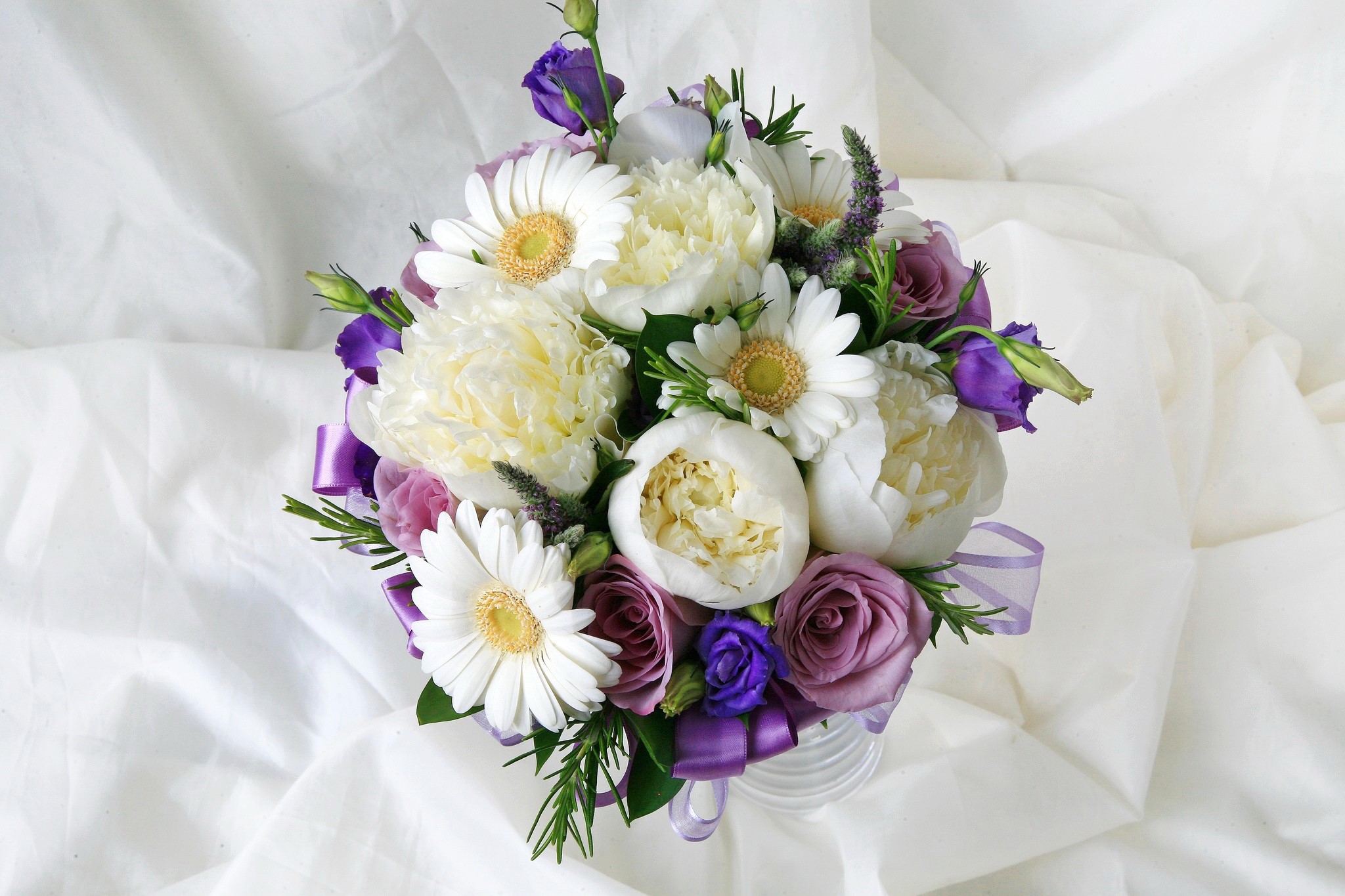 Wedding bouquet with peonies, gerberas, roses, and eustoma HD Wallpaper