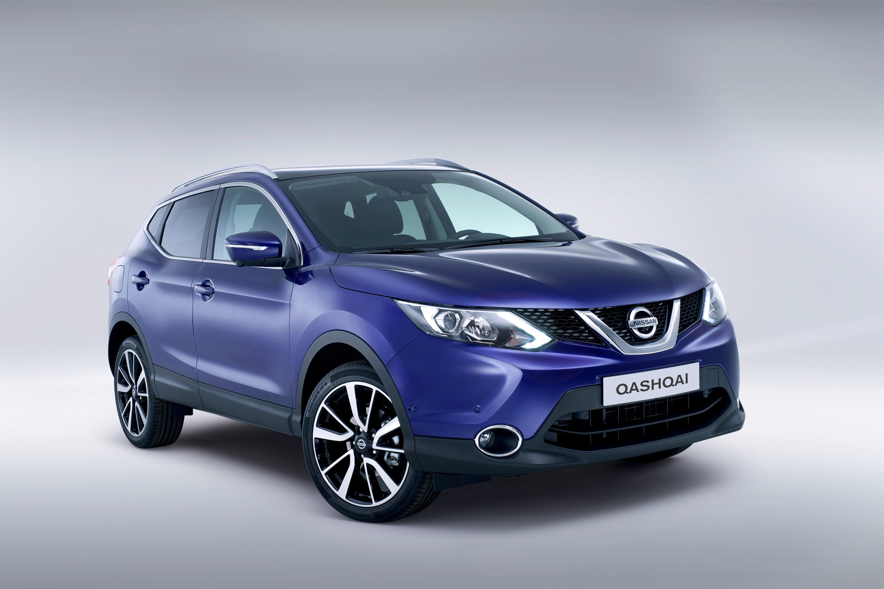 Blue Nissan Qashqai HD Wallpaper