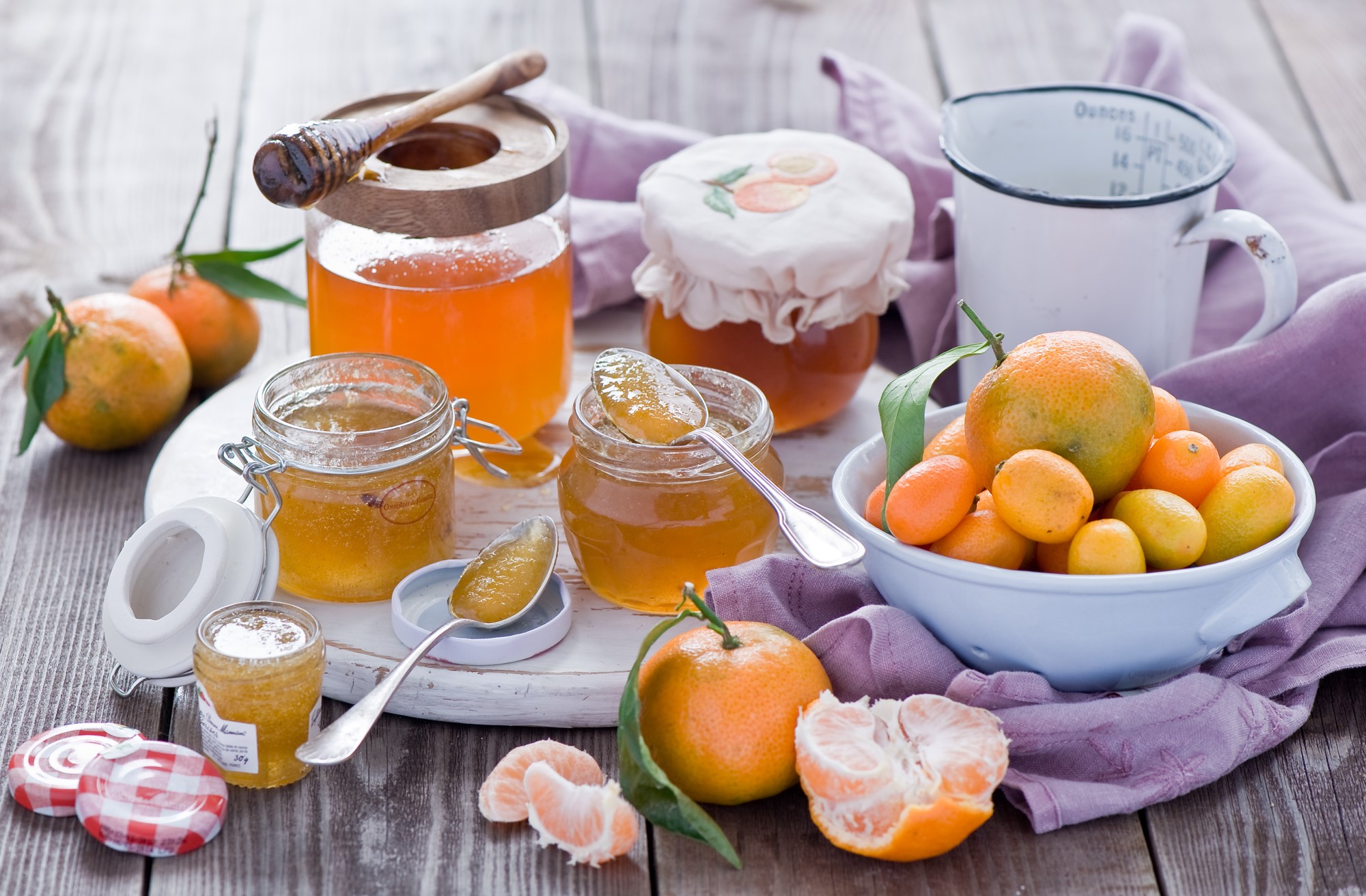 Still life with honey jars and mandarins HD Wallpaper