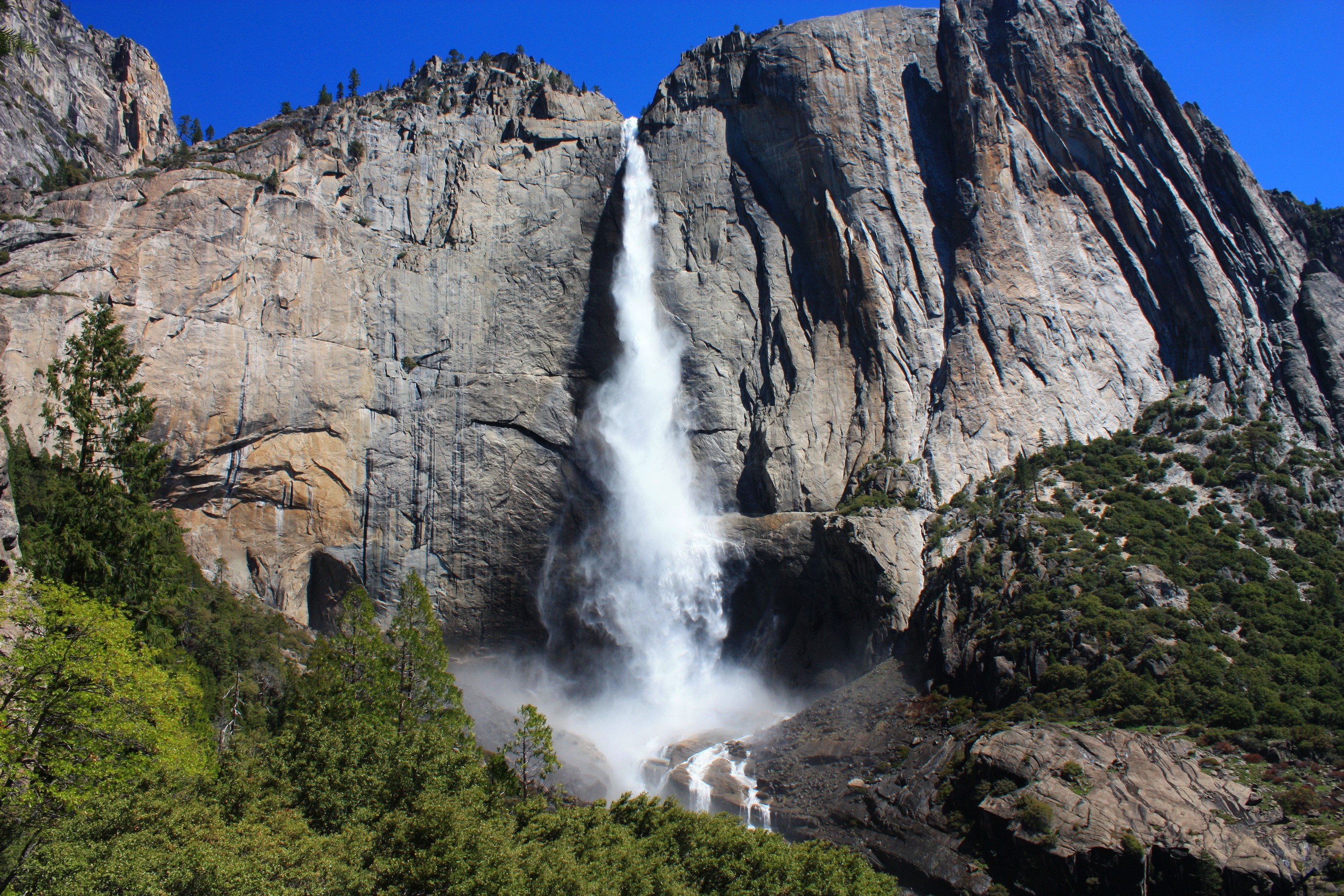 Yosemite National Park Waterfall in California HD Wallpaper