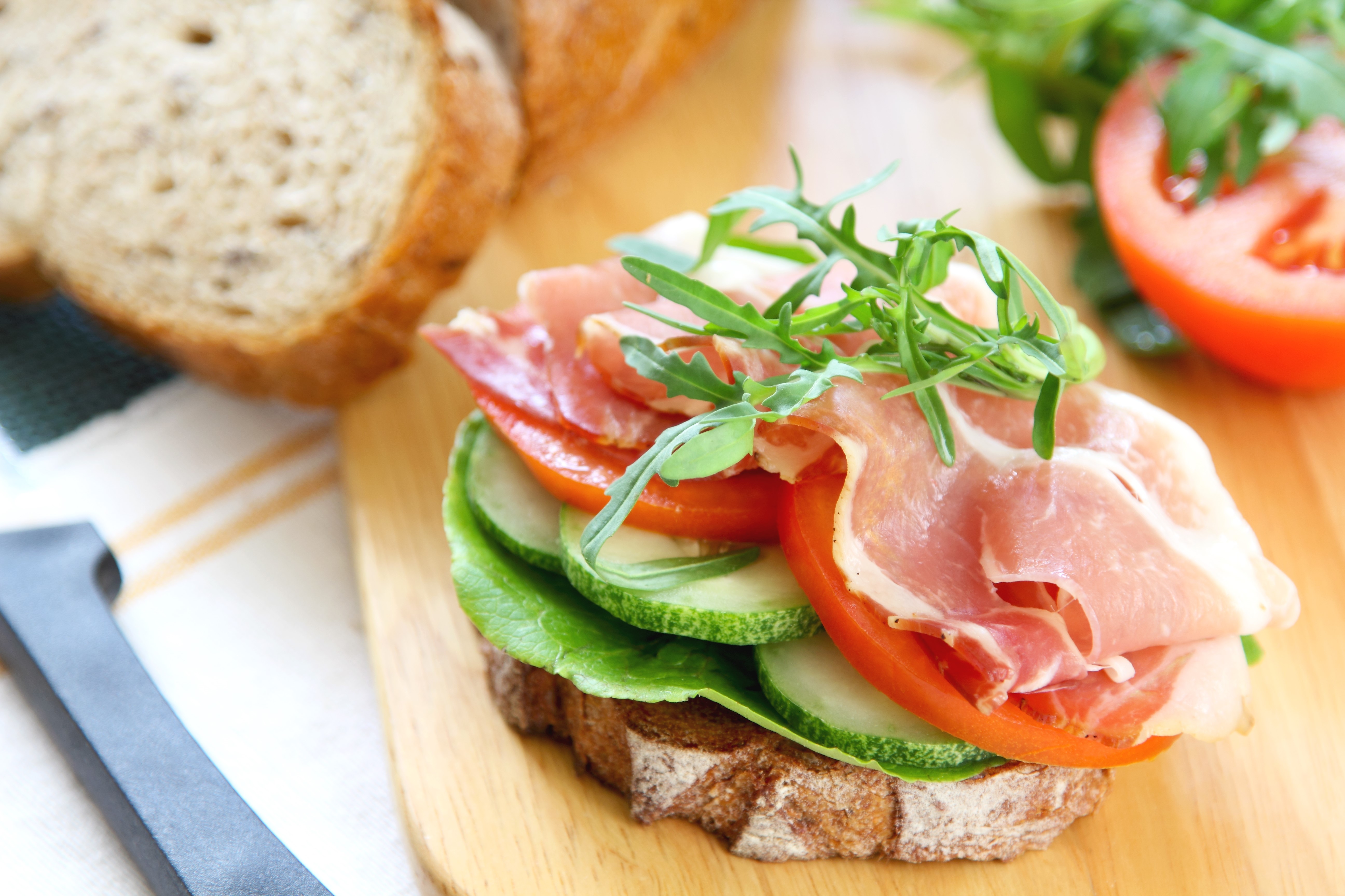 Sandwich with ham, cucumber, tomato, and arugula on bread HD Wallpaper