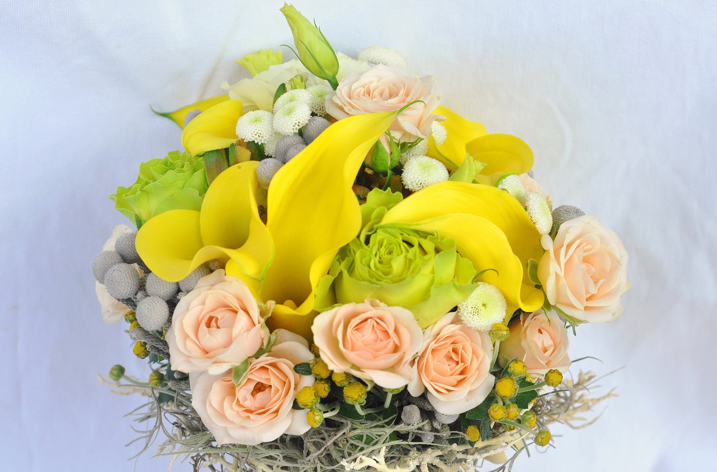 Yellow Calla Lilies and Peach Roses Bouquet HD Wallpaper