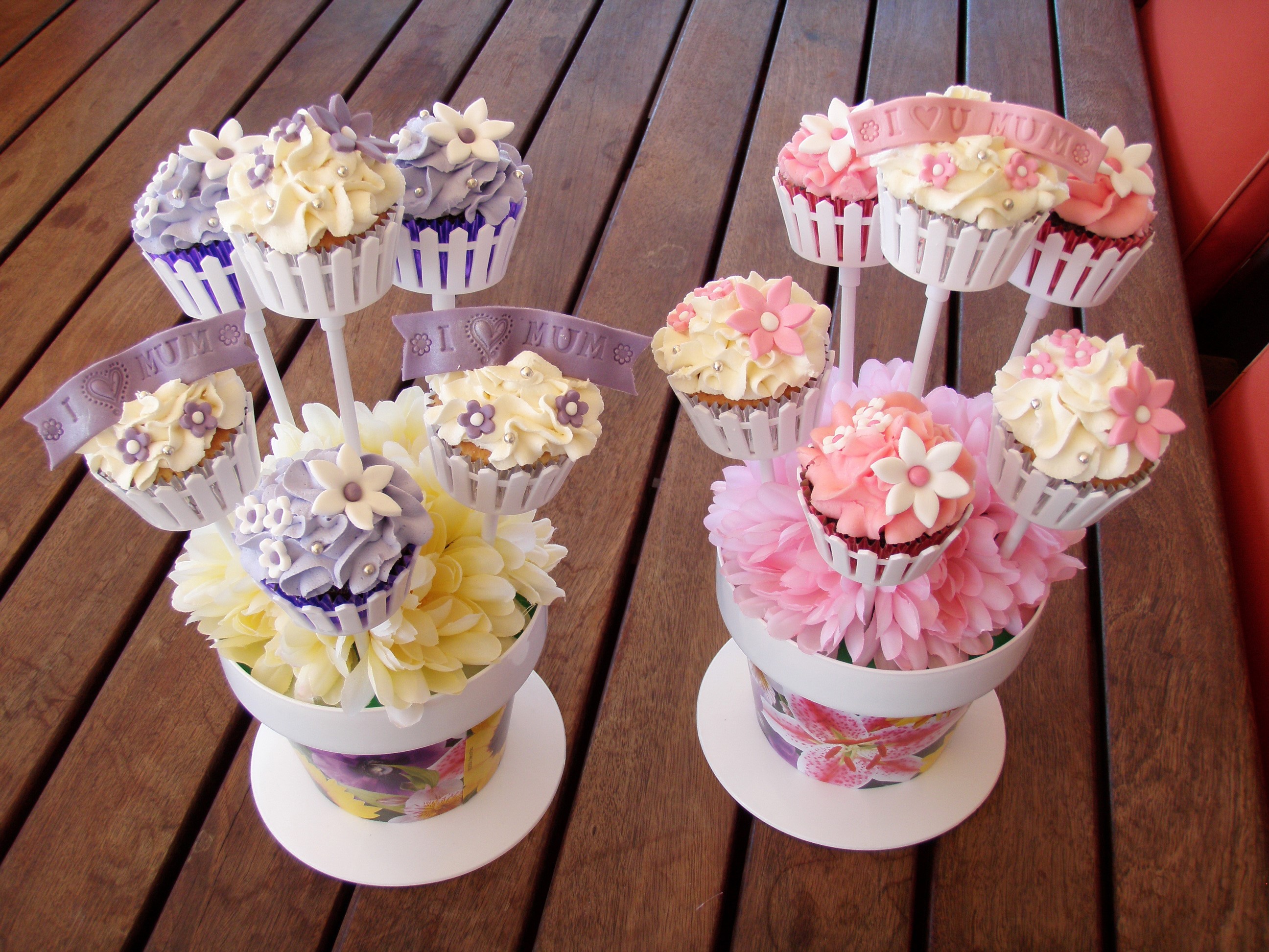 Cupcake bouquets for Mother's Day HD Wallpaper