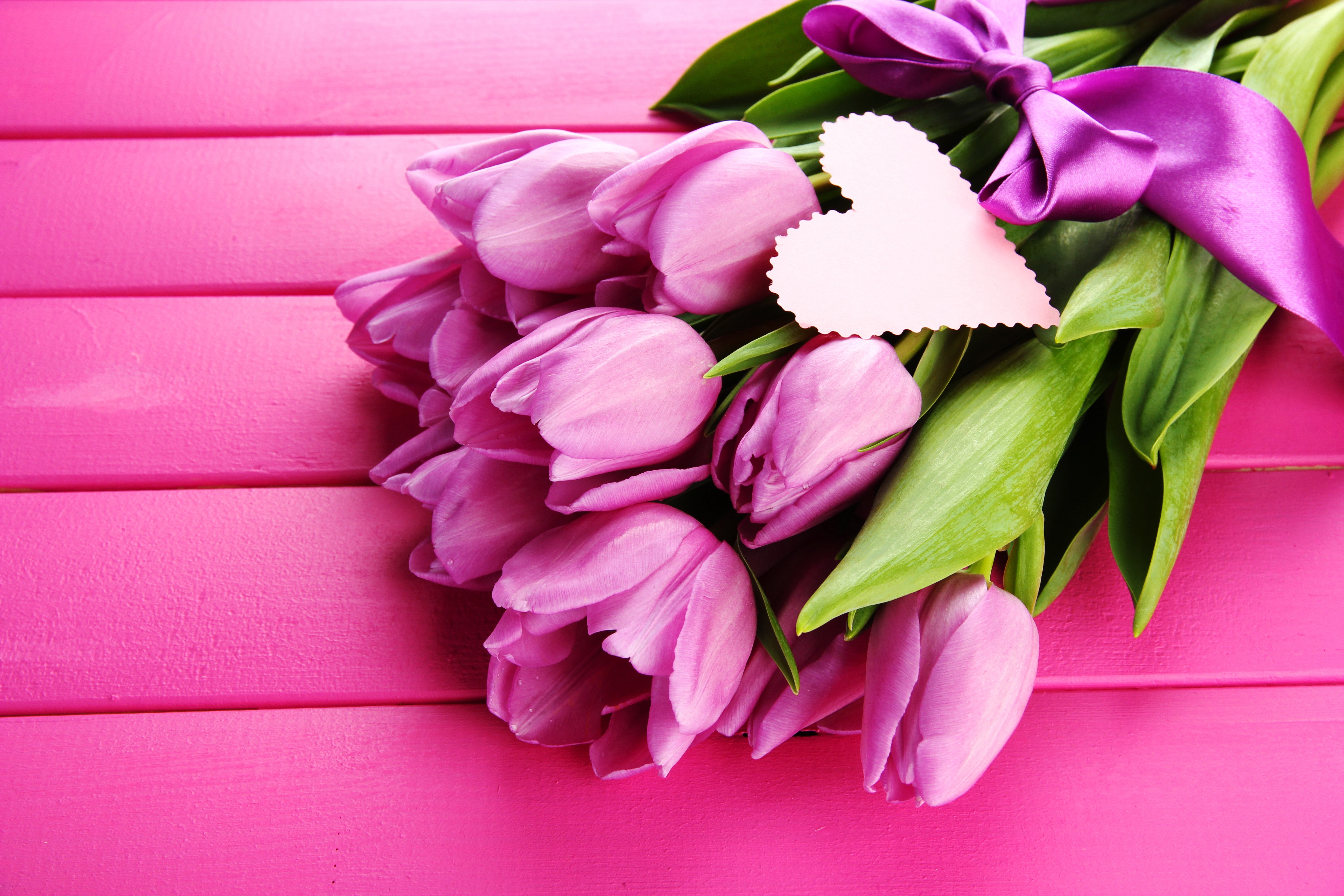 Bouquet of purple tulips with a heart tag and ribbon HD Wallpaper