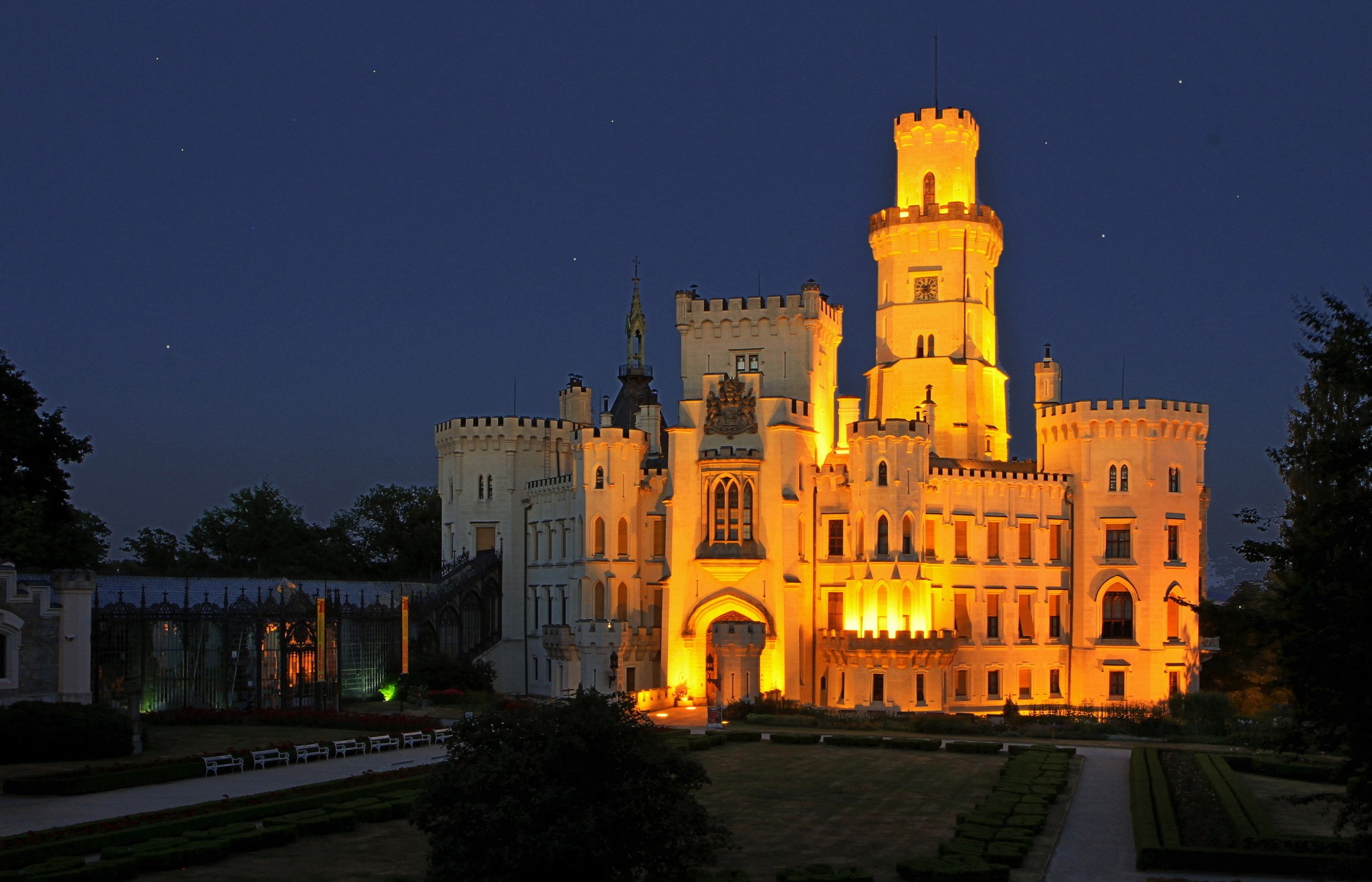 Hluboka Castle at night, Czech Republic HD Wallpaper