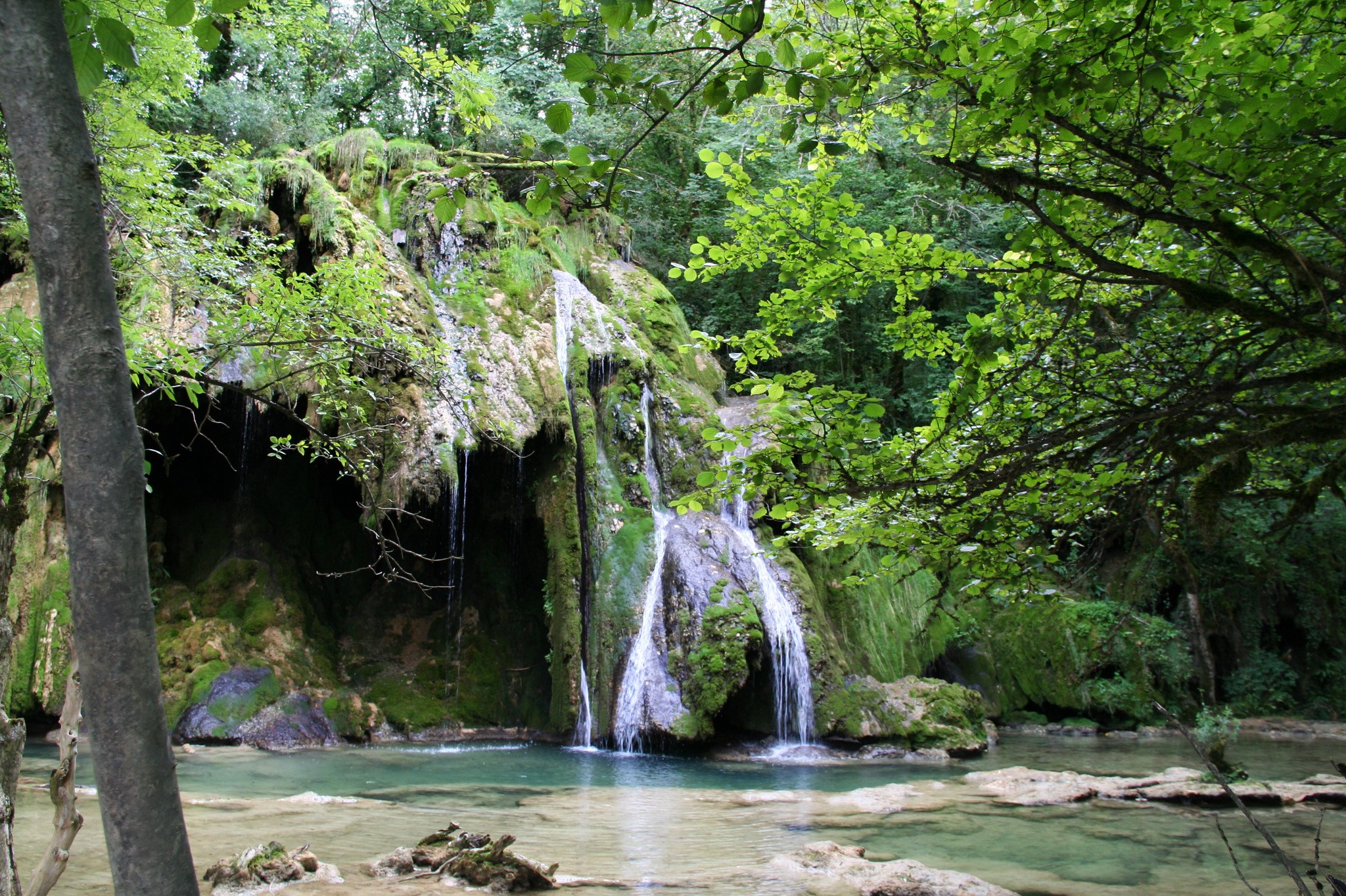 Cascade des Tuffes waterfall in France HD Wallpaper
