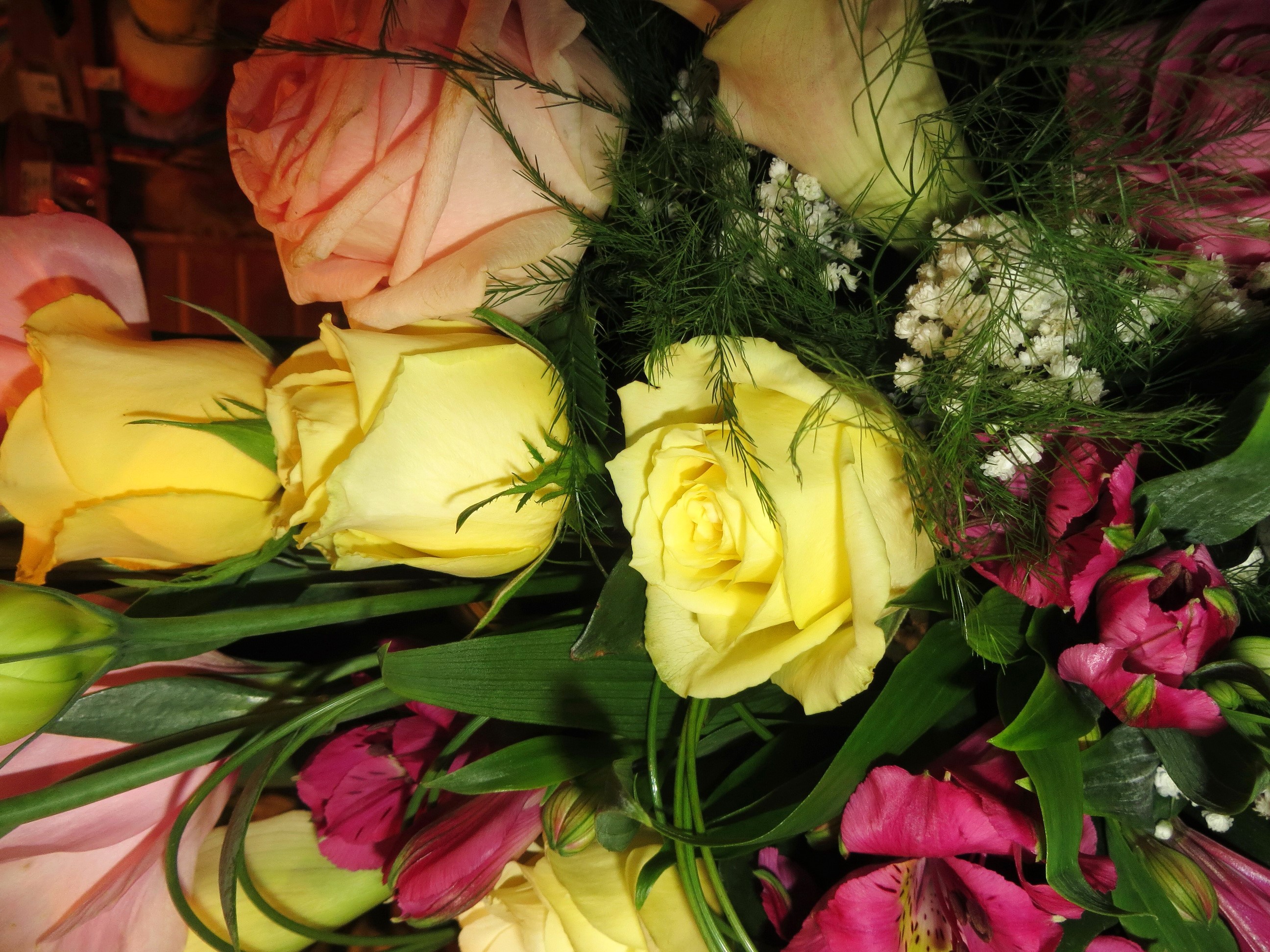 Bouquet of Roses and Eustoma Flowers HD Wallpaper