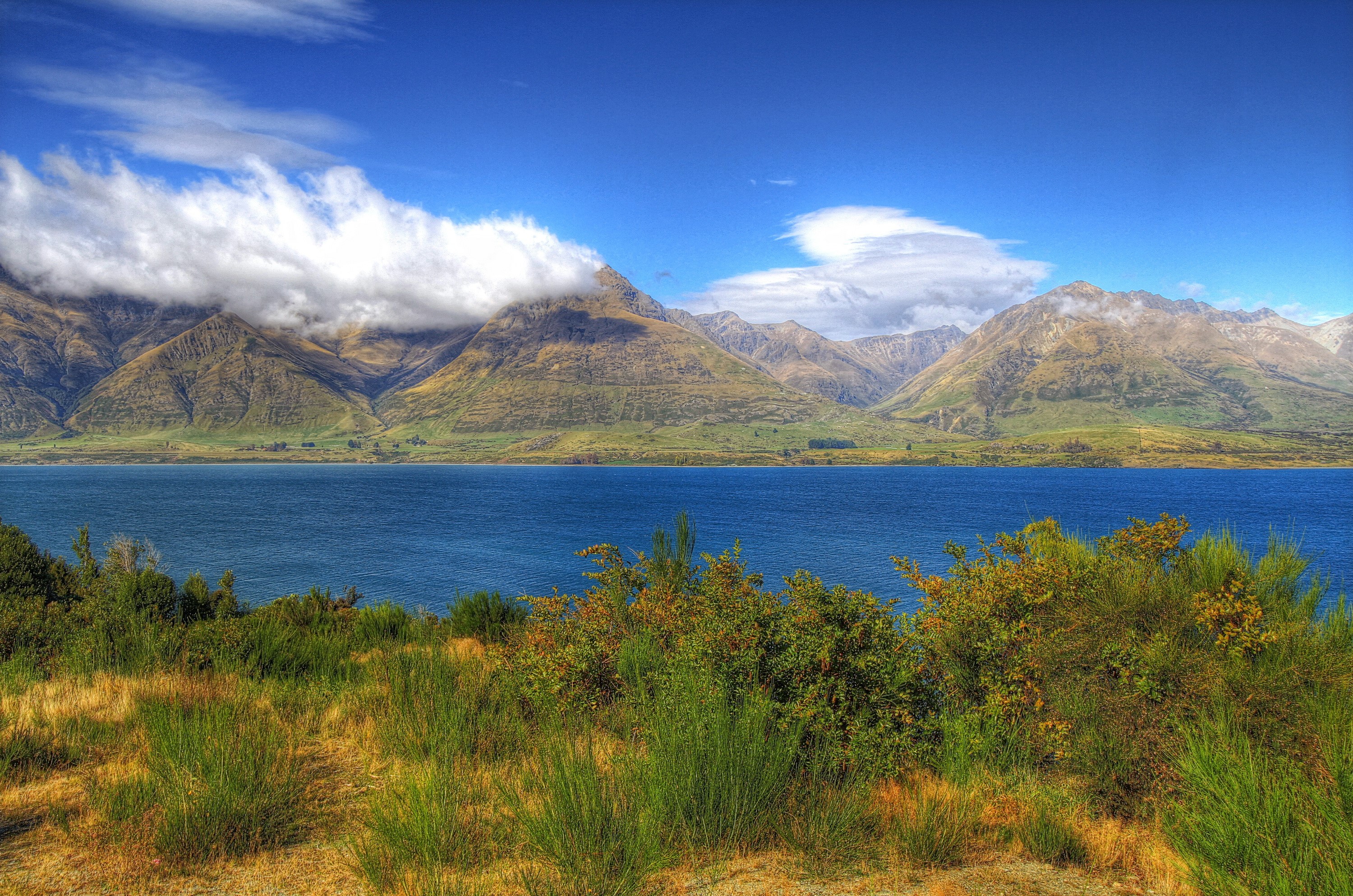 Lake Wakatipu and mountains near Queenstown, New Zealand HD Wallpaper