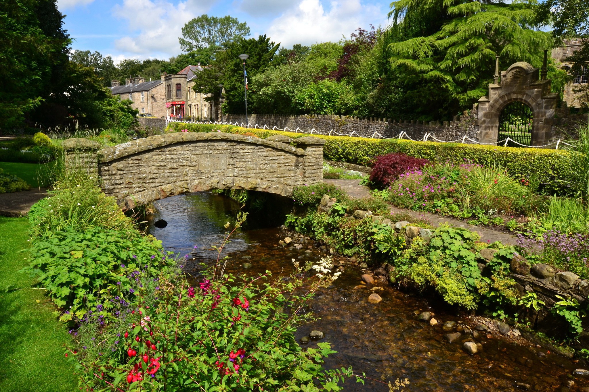 Stone bridge over a stream in Waddington, England HD Wallpaper