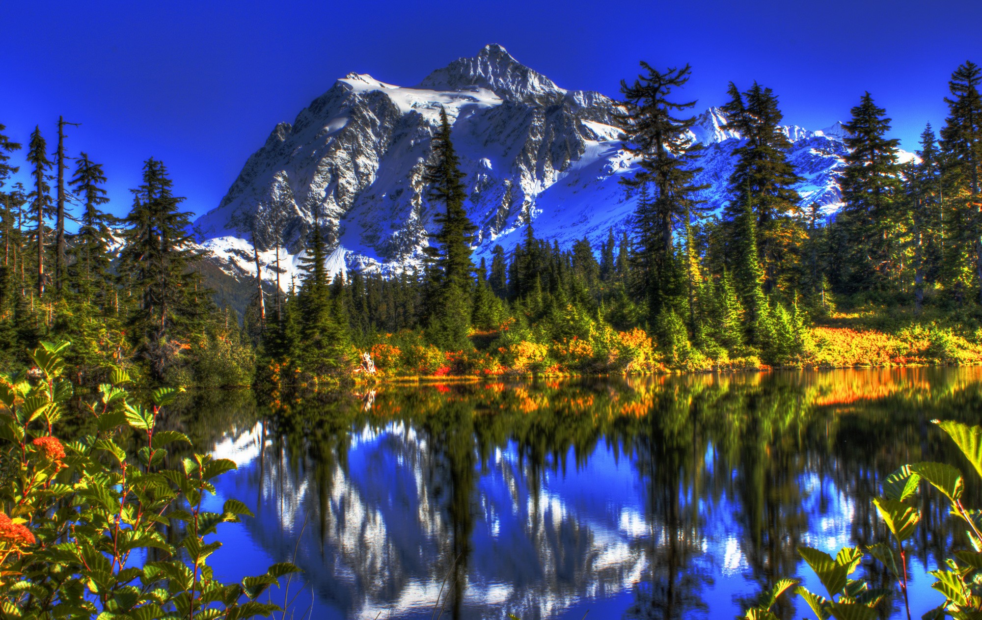 Mount Shuksan reflected in a lake, Washington, USA HD Wallpaper