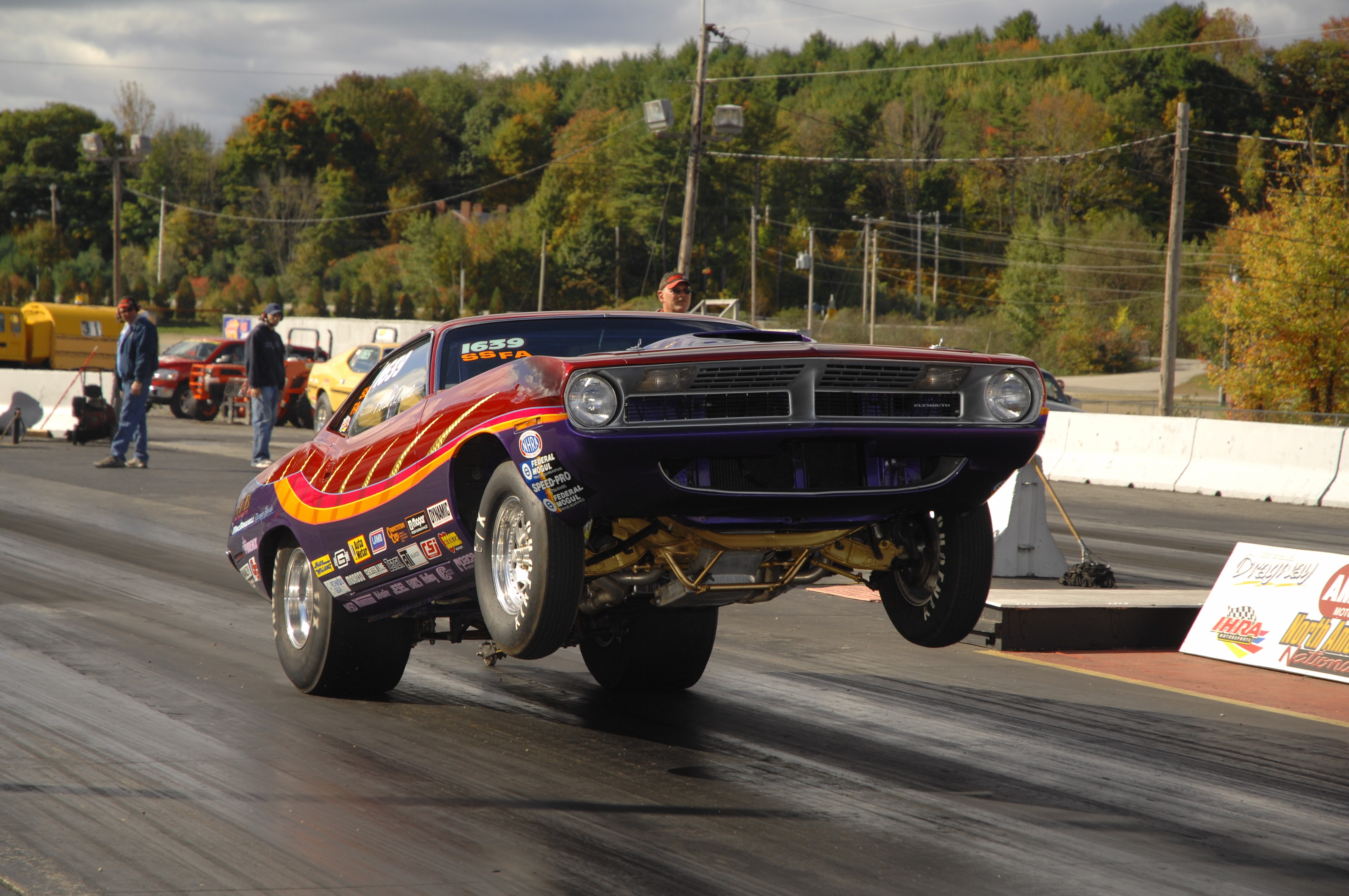 Plymouth Barracuda drag racing HD Wallpaper