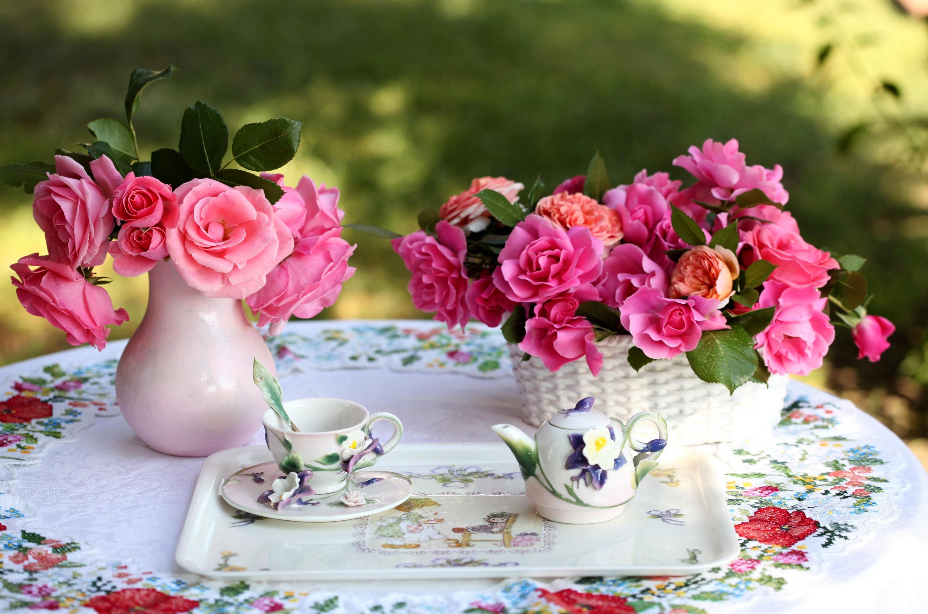 Still-life of pink roses with a tea set HD Wallpaper