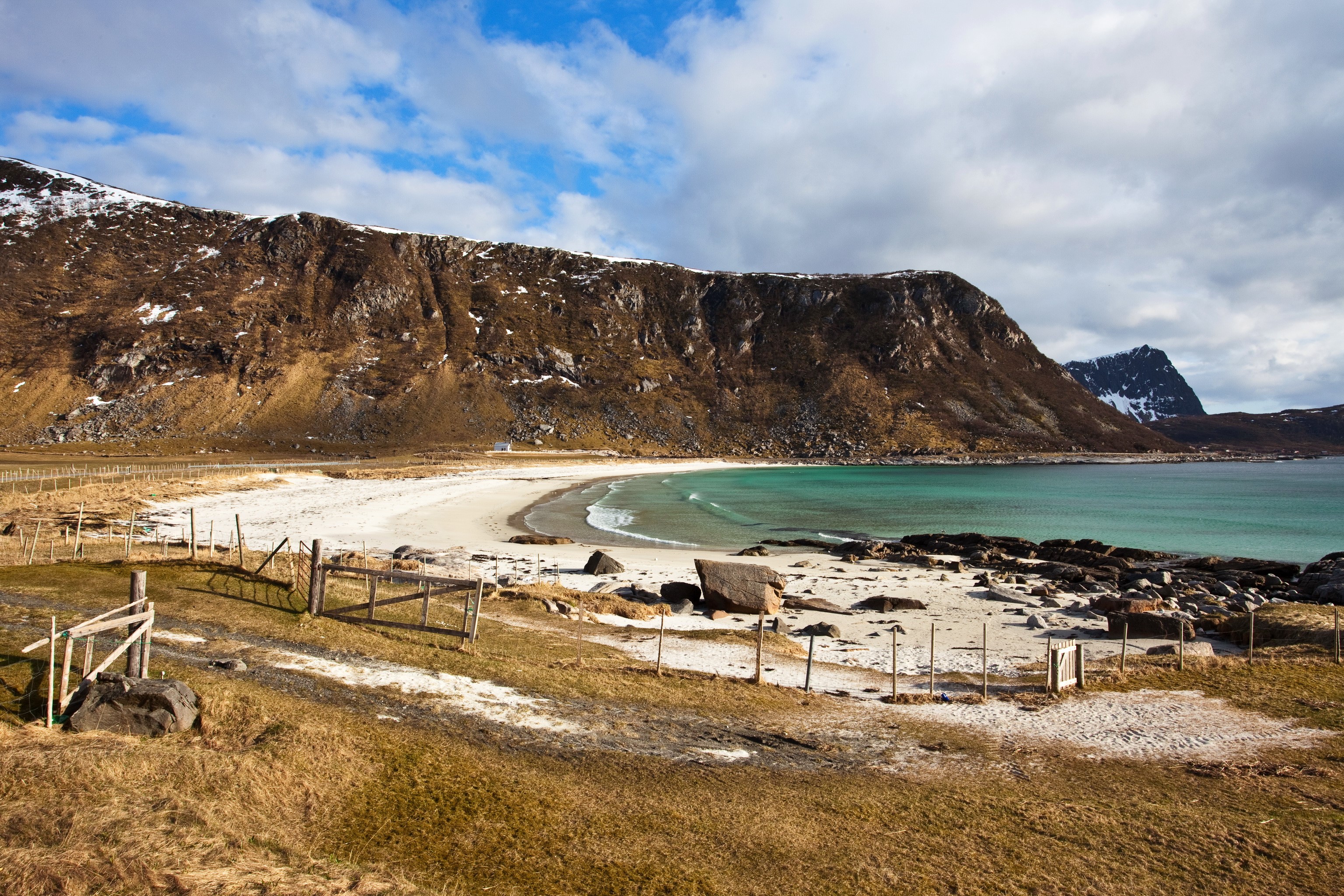 Beach and mountains in Lofoten, Norway HD Wallpaper