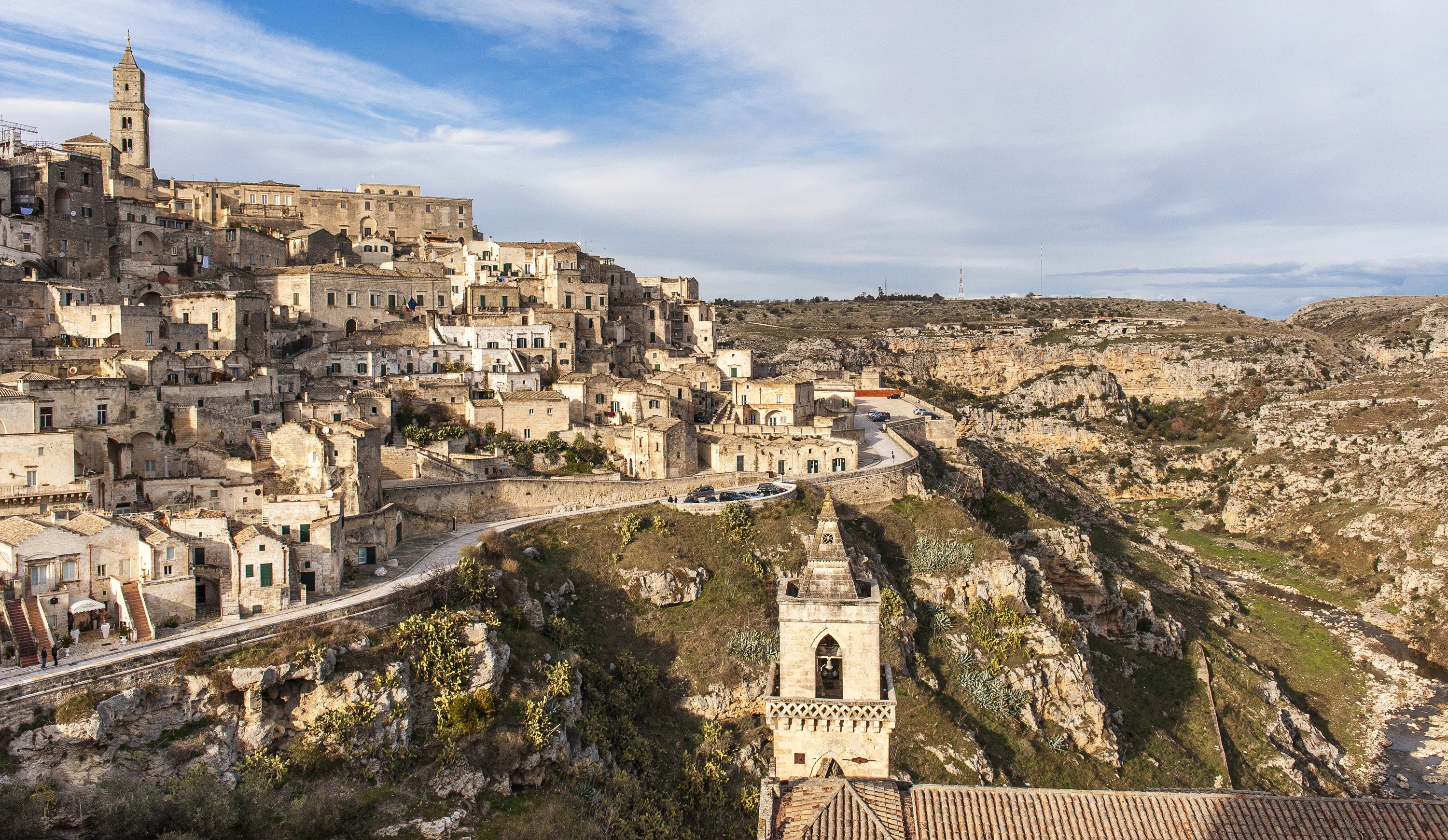 Matera, Italy cityscape with cave dwellings and churches HD Wallpaper