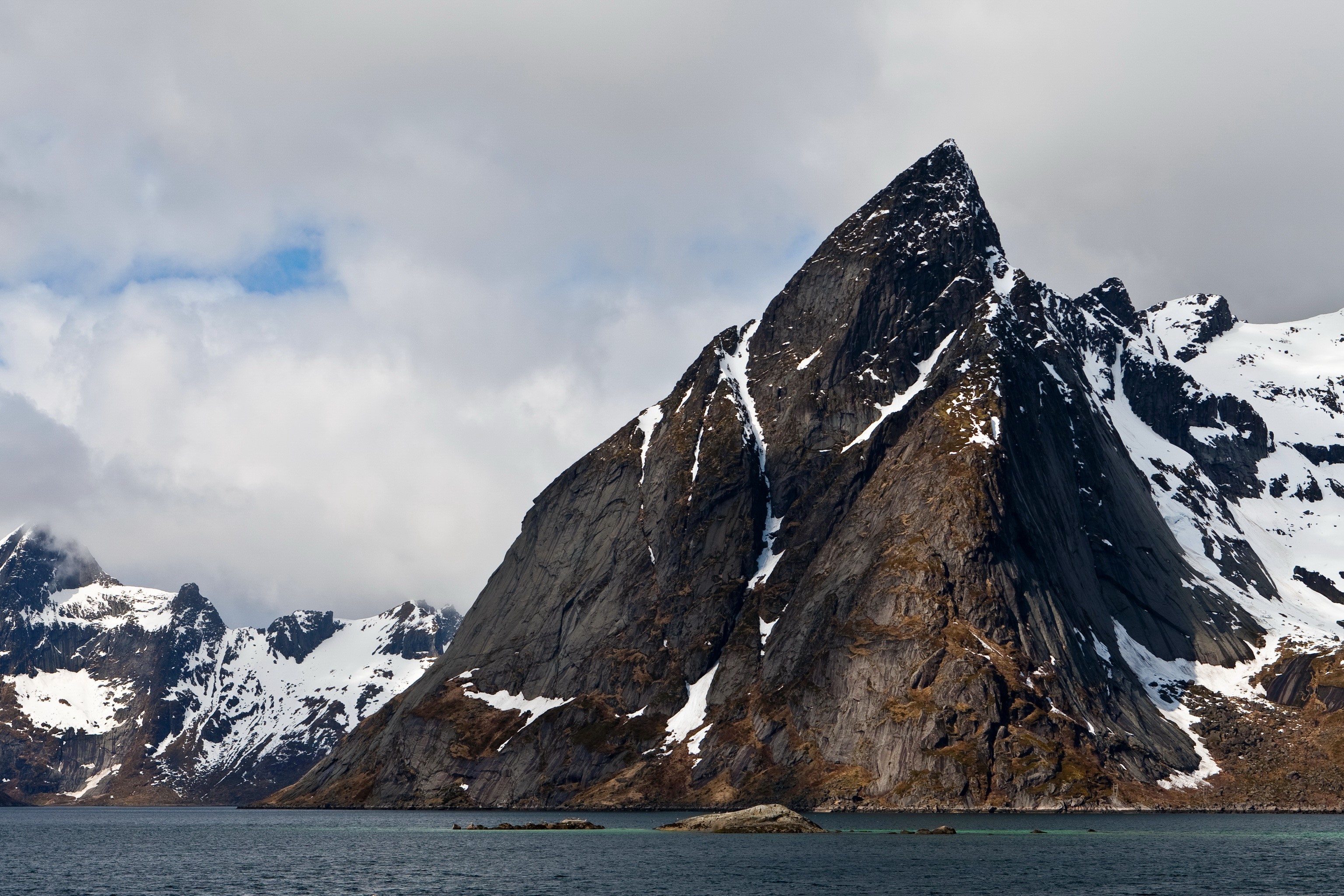 Snow-capped mountains and sea in Lofoten, Norway HD Wallpaper