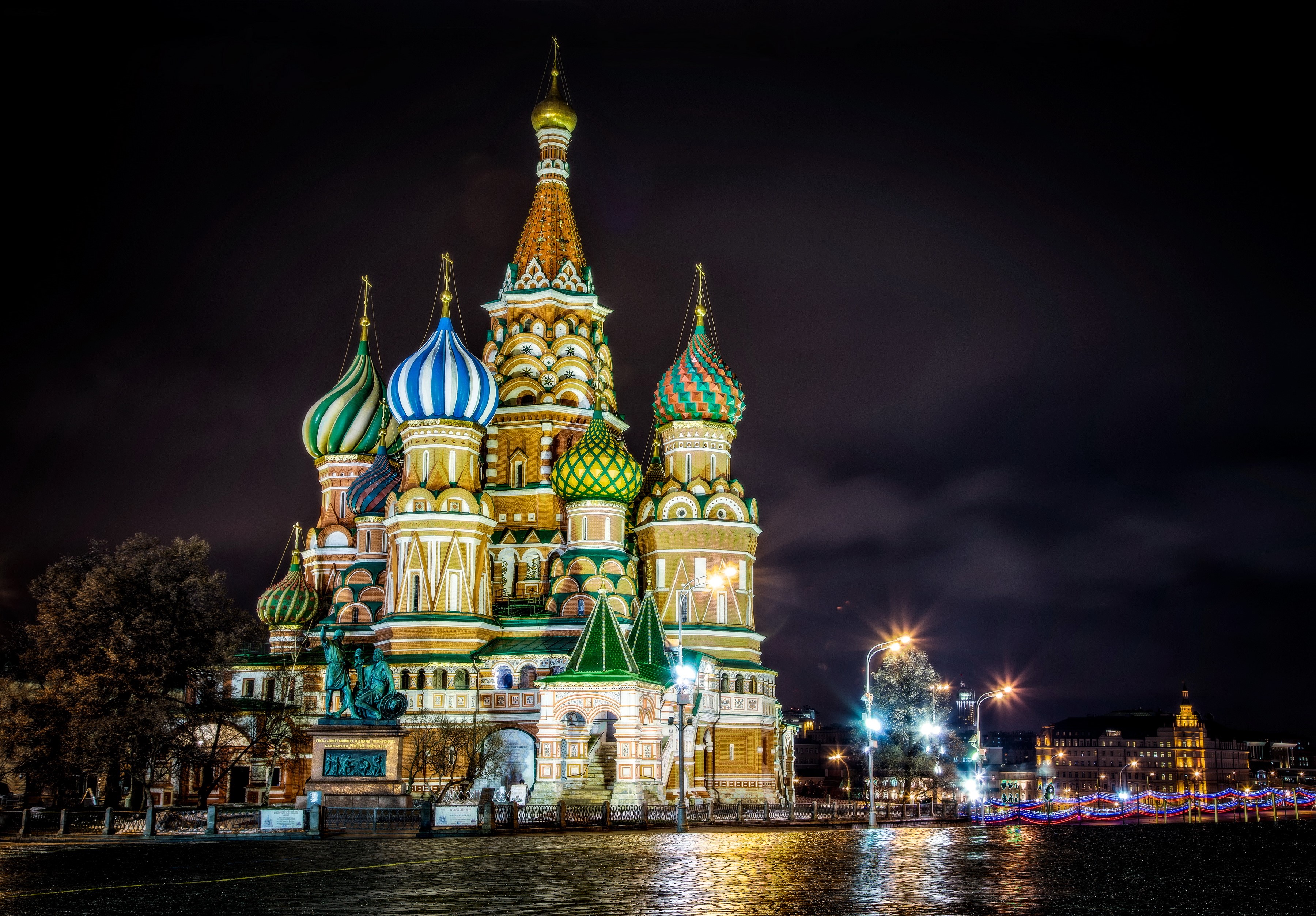 Saint Basil's Cathedral at Night in Moscow, Russia HD Wallpaper