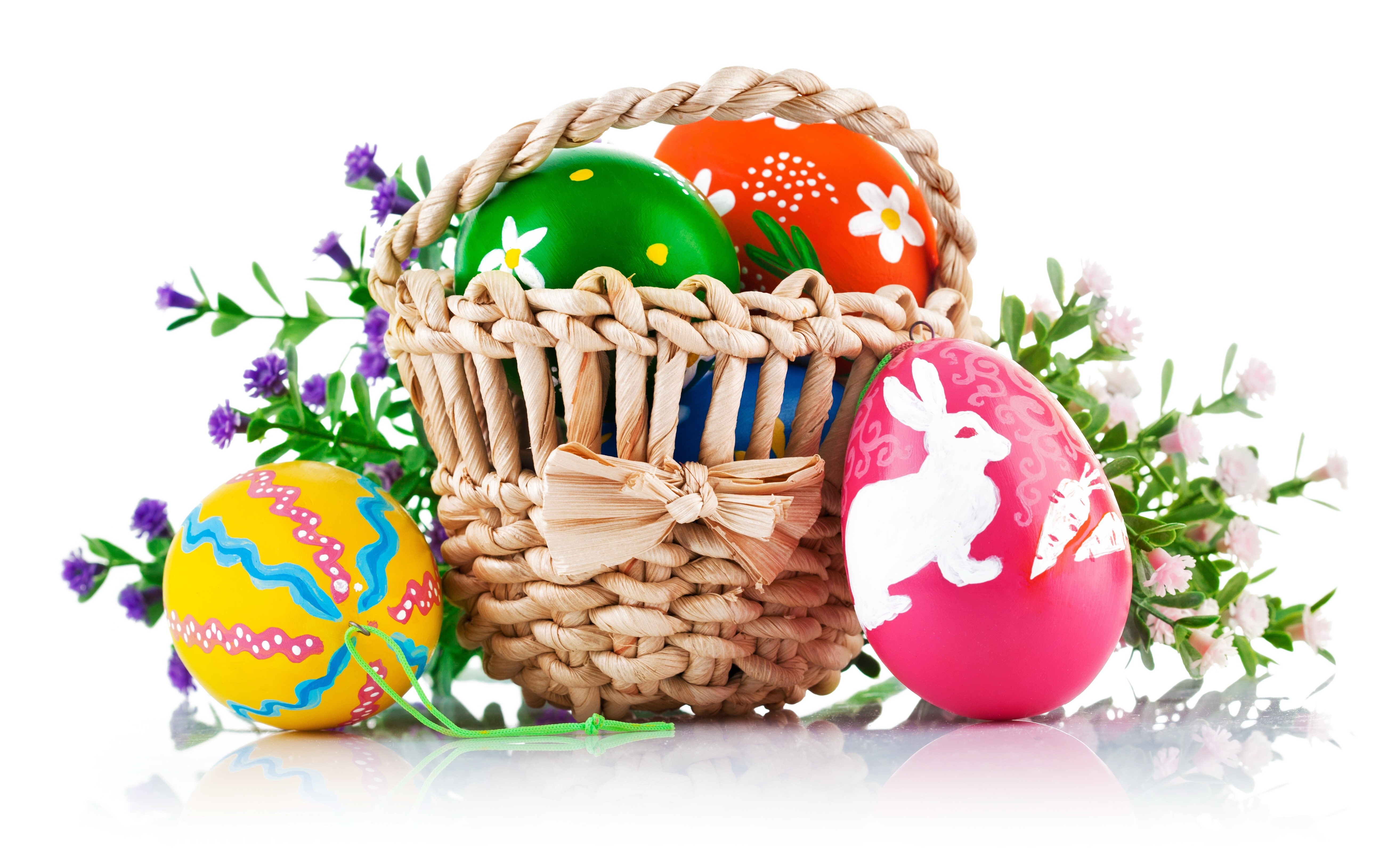 Easter eggs in a wicker basket with flowers HD Wallpaper