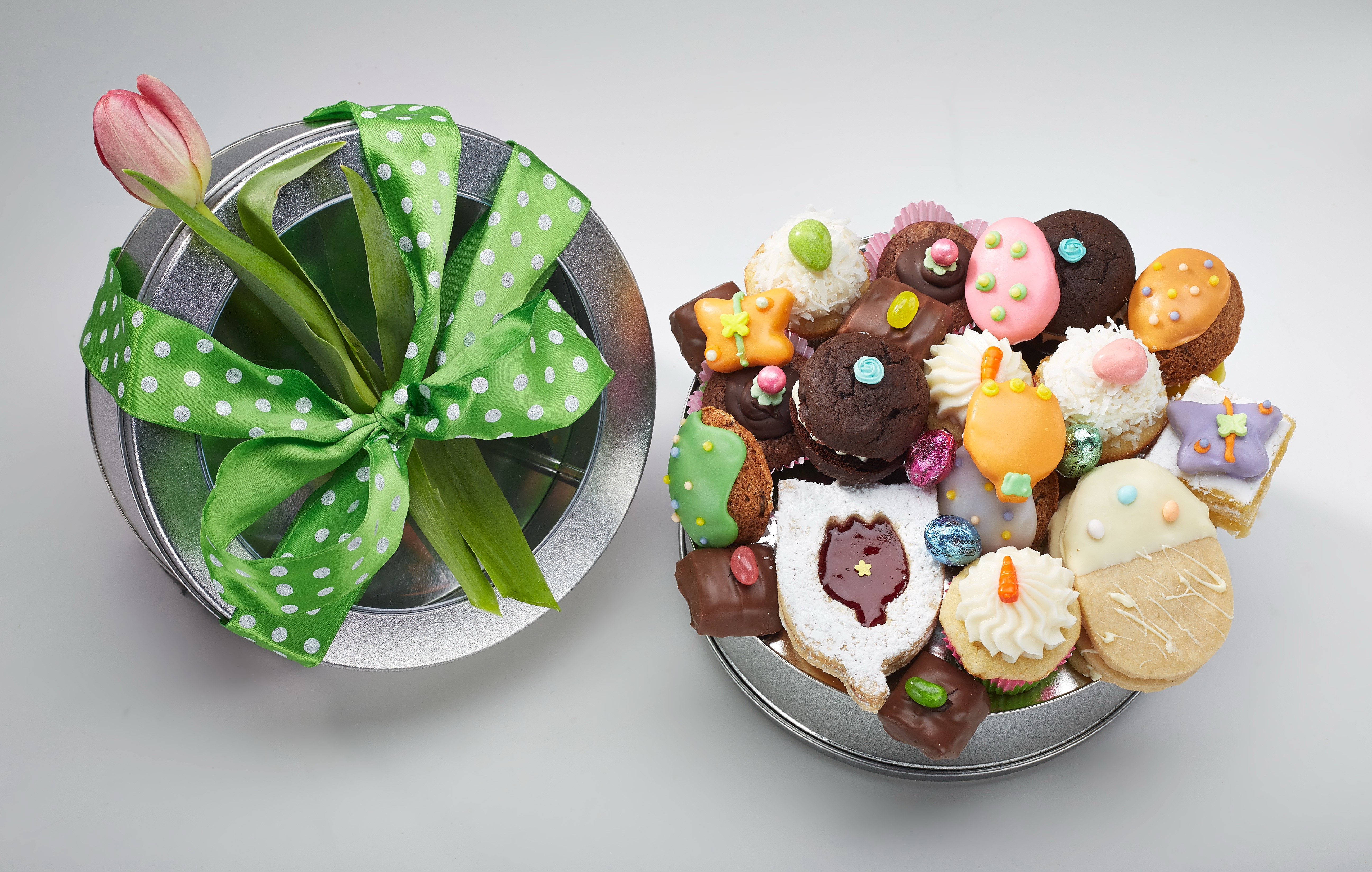 Easter Cookies and Tulip in a Tin HD Wallpaper