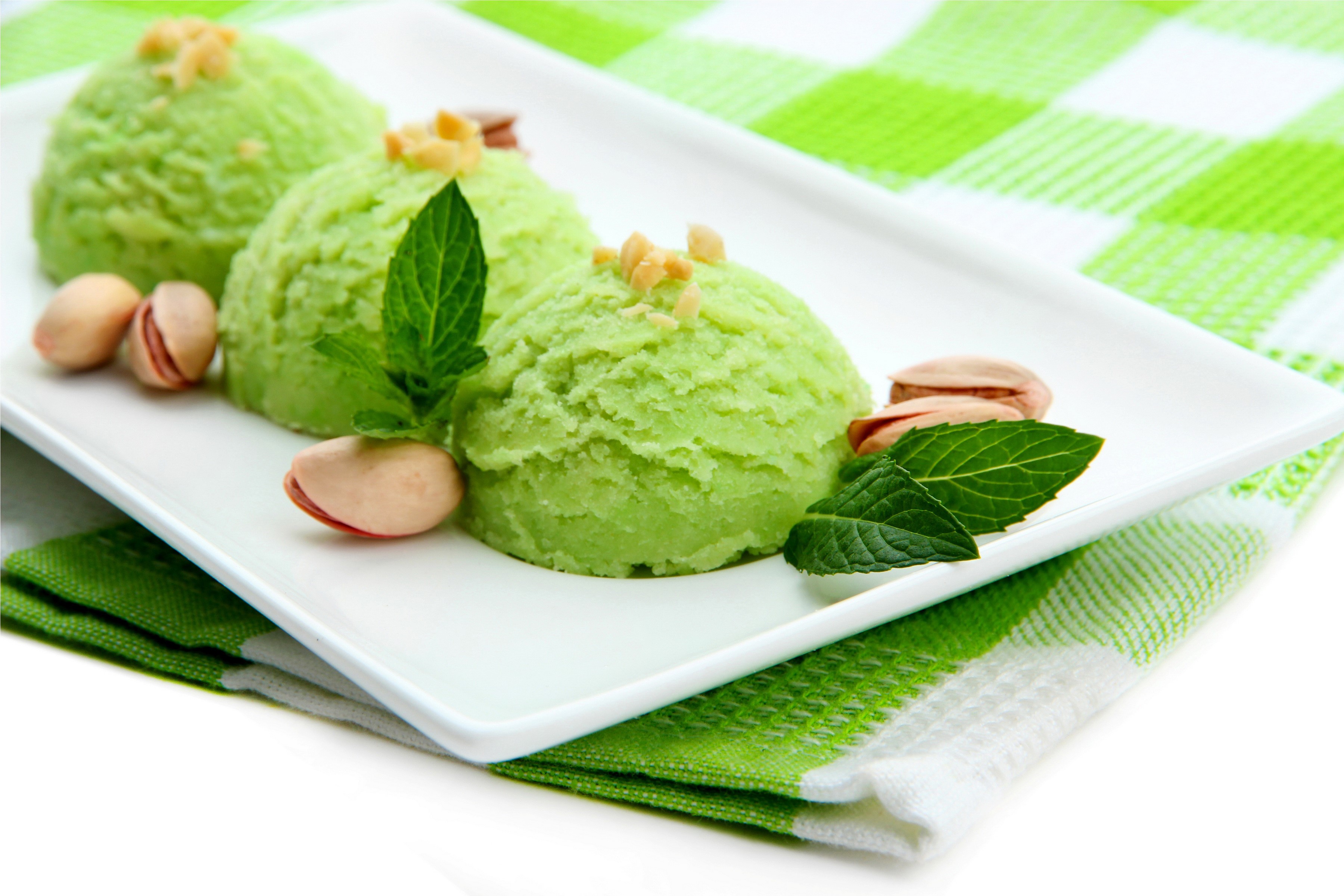 Pistachio ice cream scoops with pistachios and mint HD Wallpaper