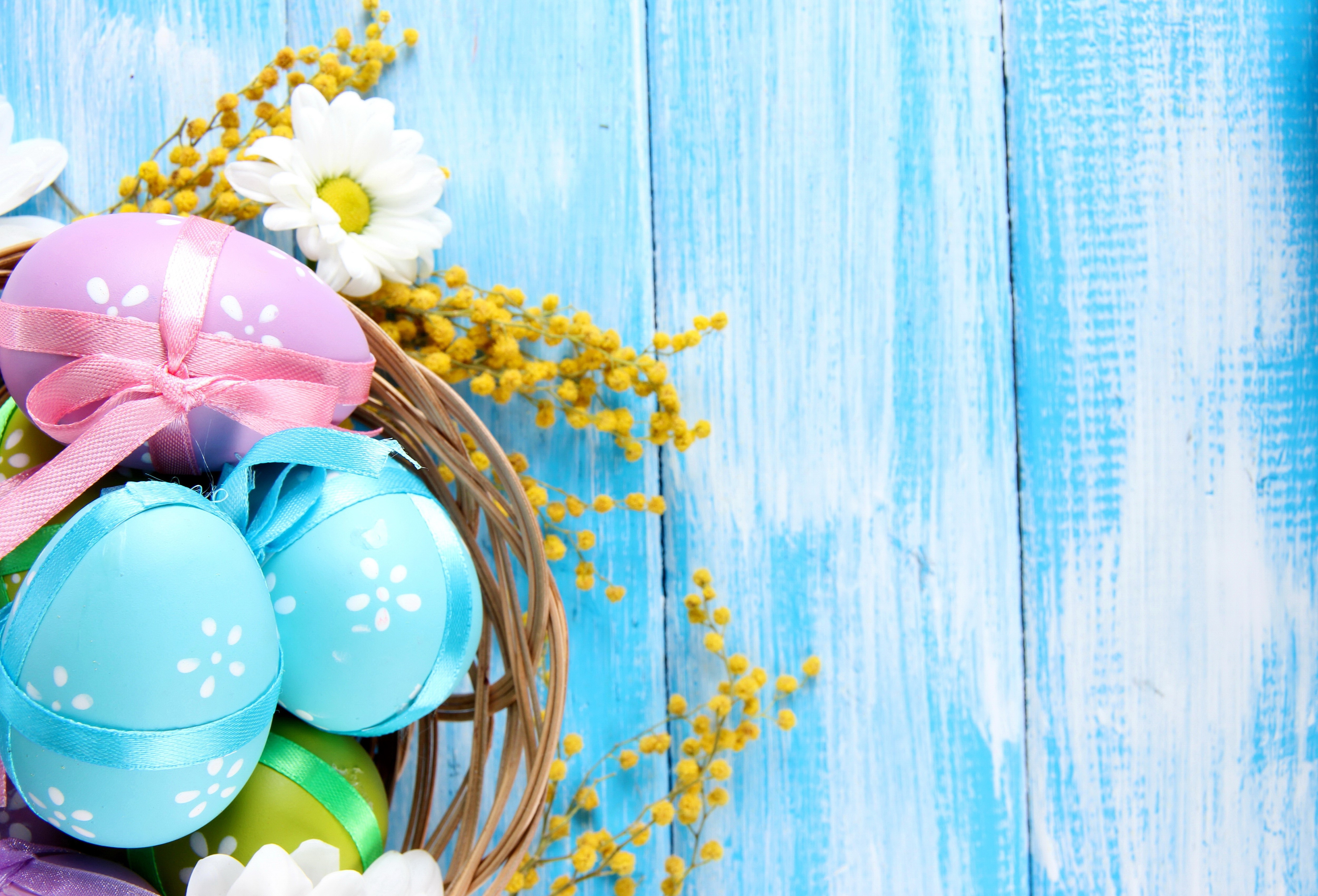 Easter eggs in a basket with flowers HD Wallpaper