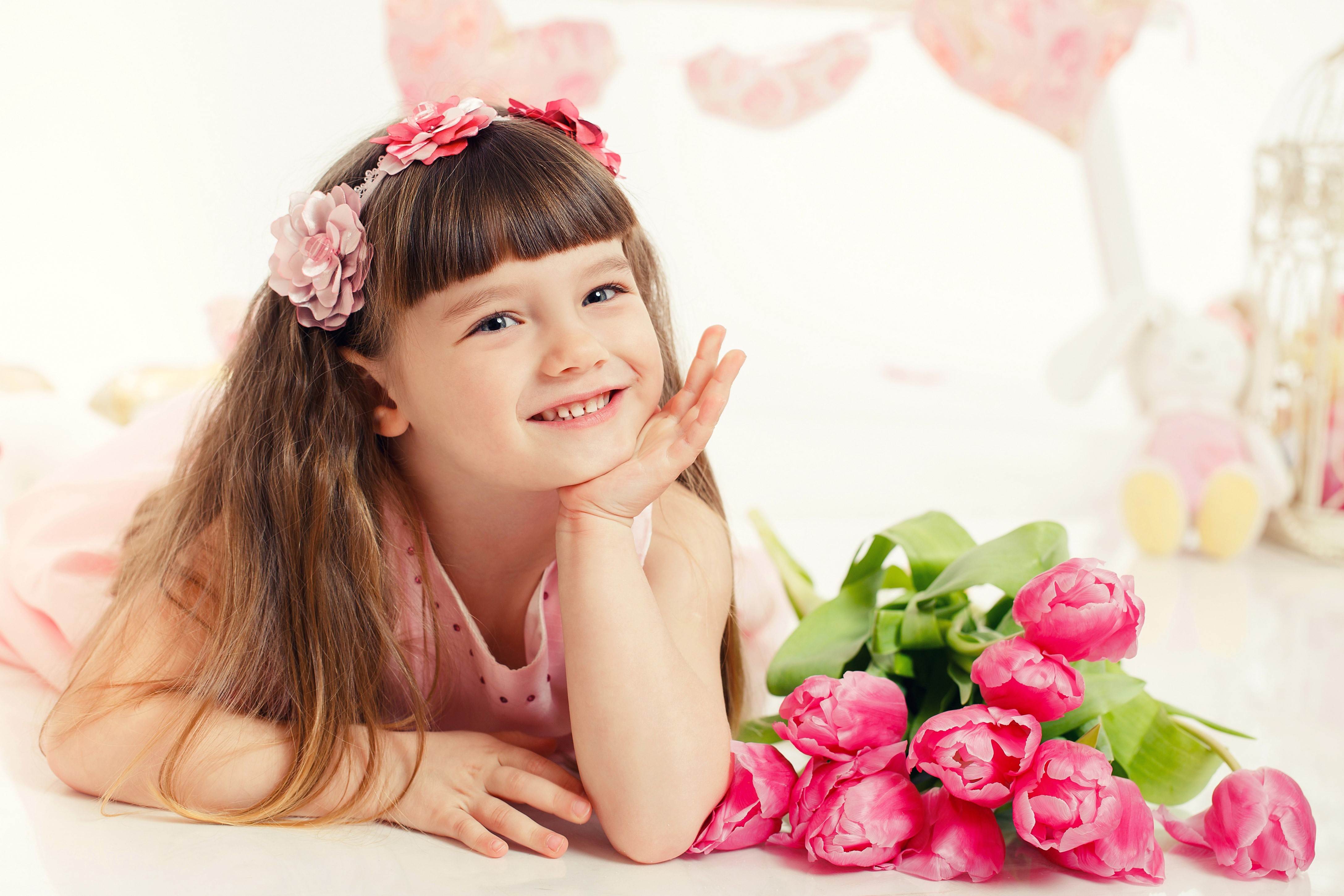 4K Little Girl with Tulips HD Wallpaper