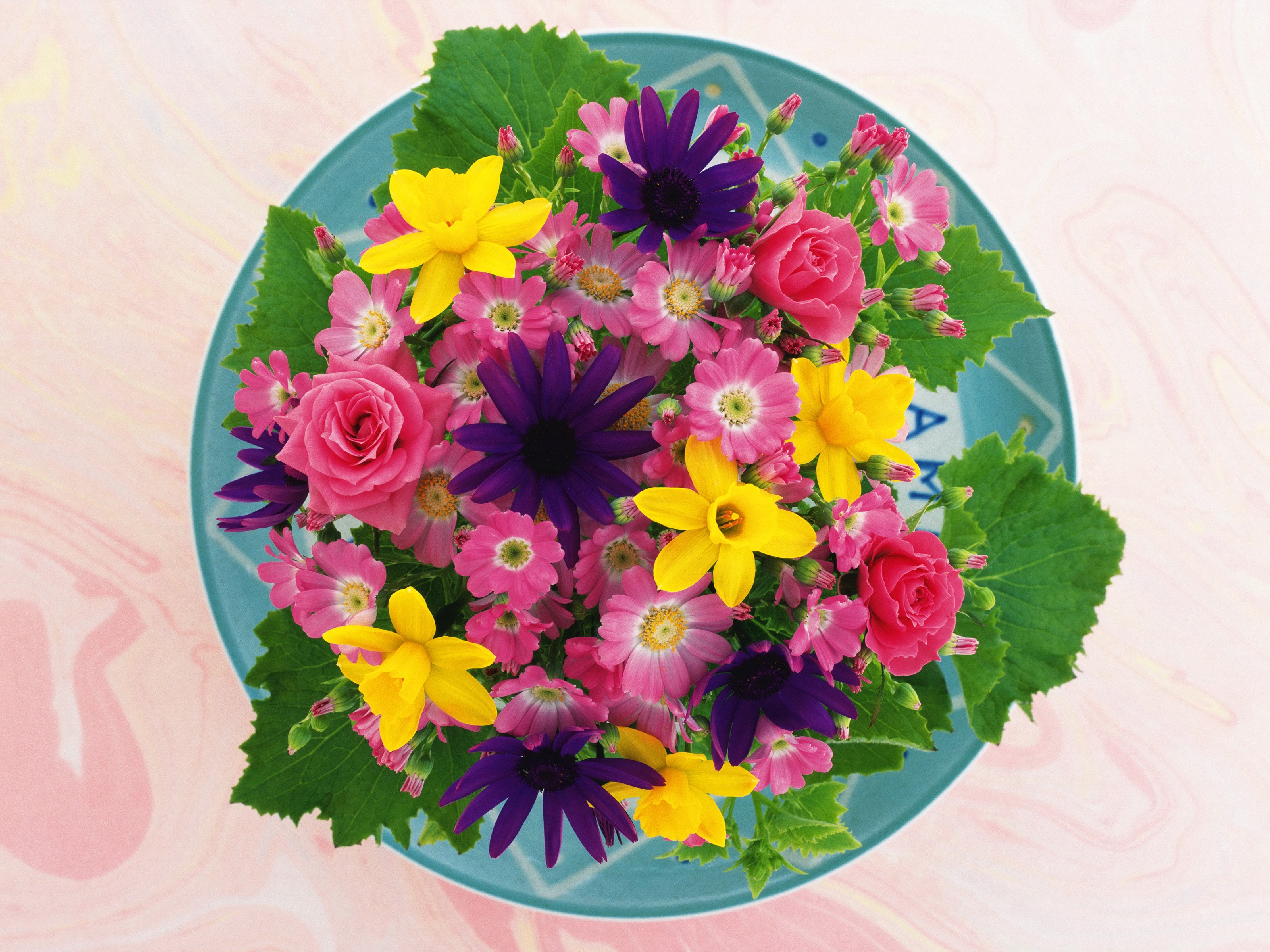 Bouquet of Roses, Daffodils, and Daisies on a Plate HD Wallpaper
