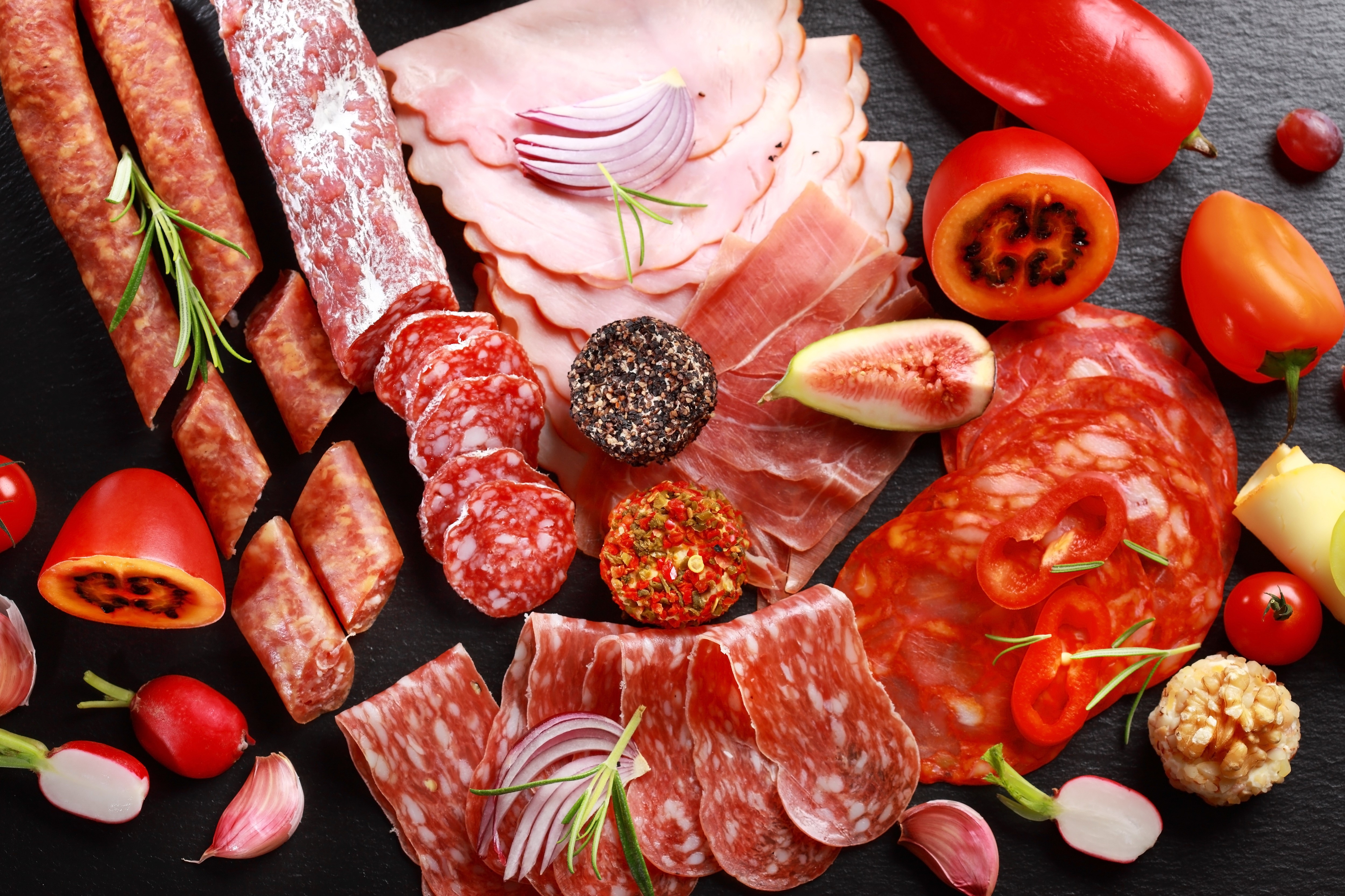 Meat products, sausage, ham, tomatoes, garlic, onion HD Wallpaper
