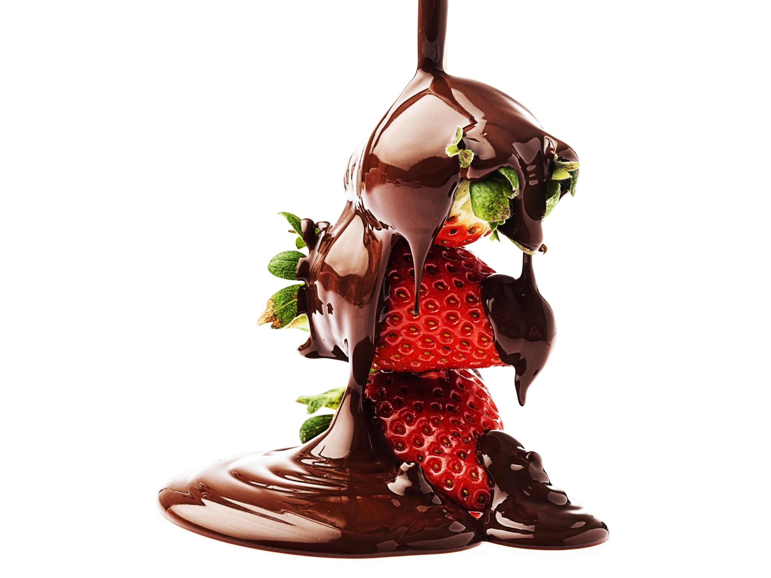 Strawberries covered in chocolate HD Wallpaper