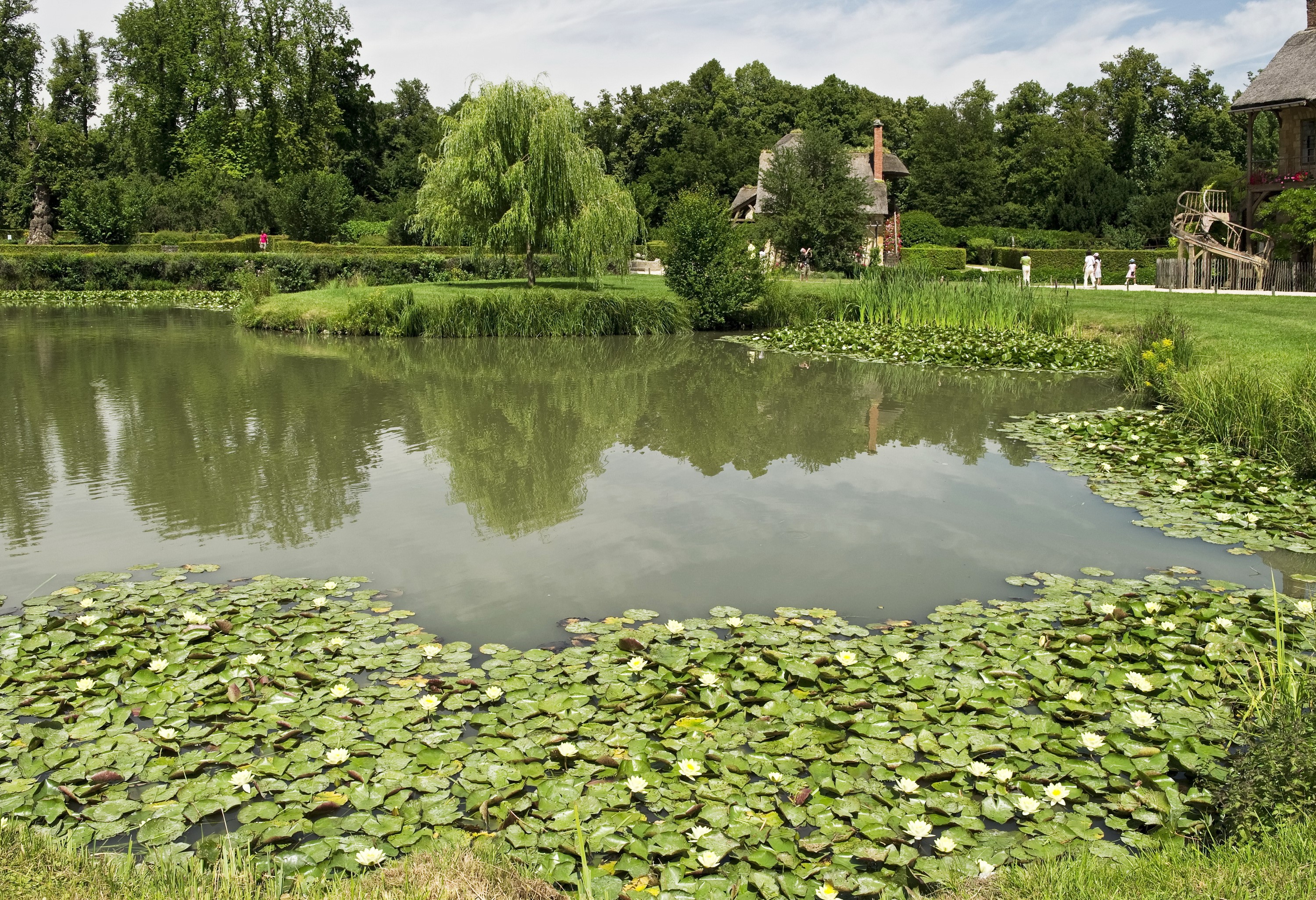 Domaine de Marie Antoinette Pond and Gardens in France HD Wallpaper