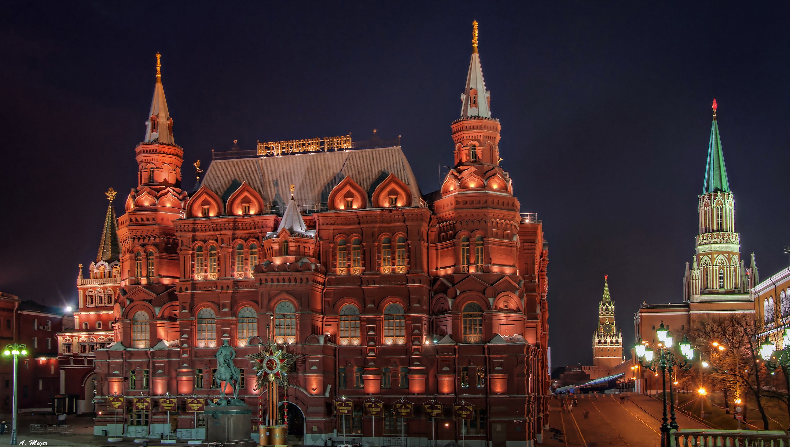 State Historical Museum and Kremlin towers at night, Moscow HD Wallpaper
