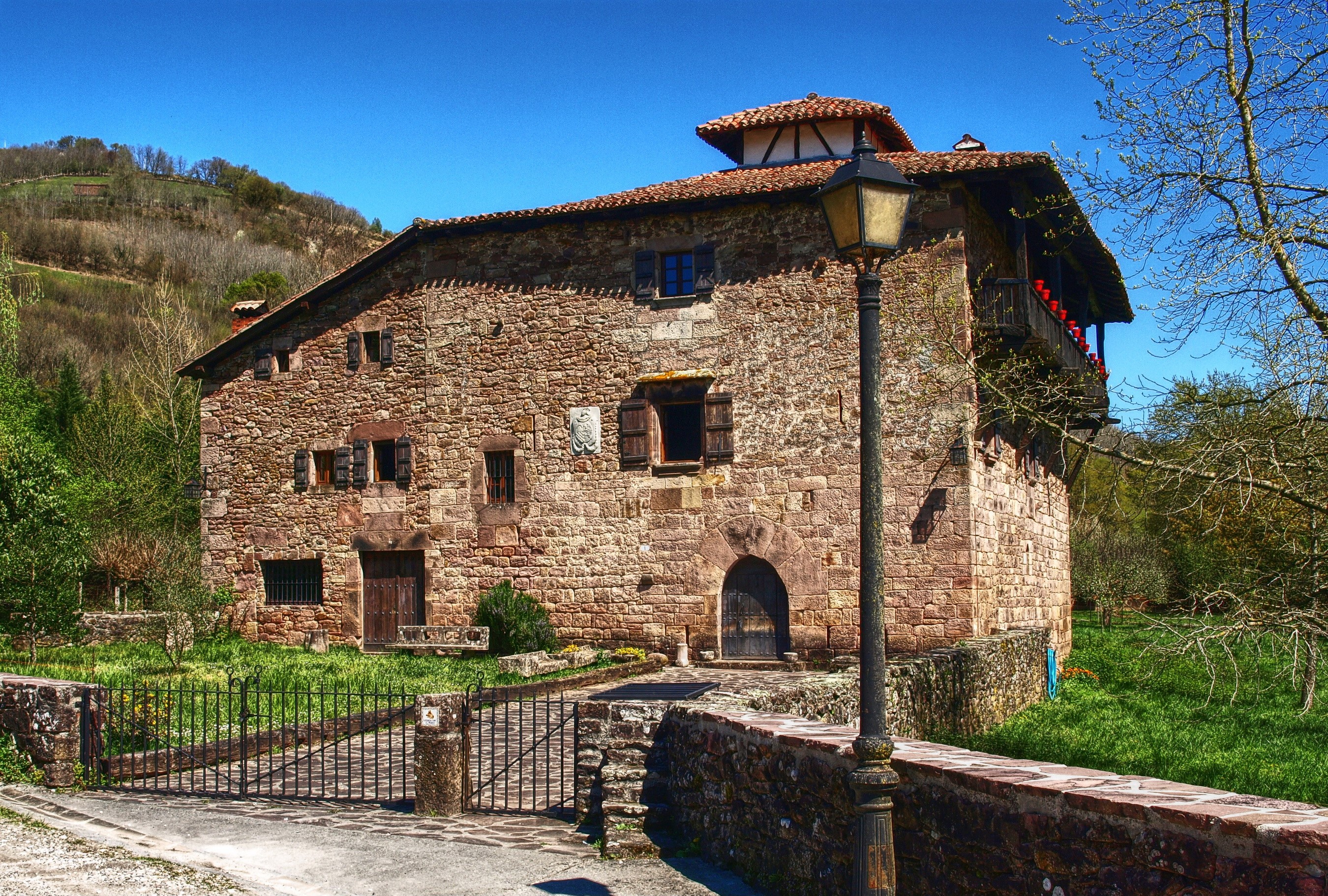 Stone house with a street light in Navarra, Spain HD Wallpaper