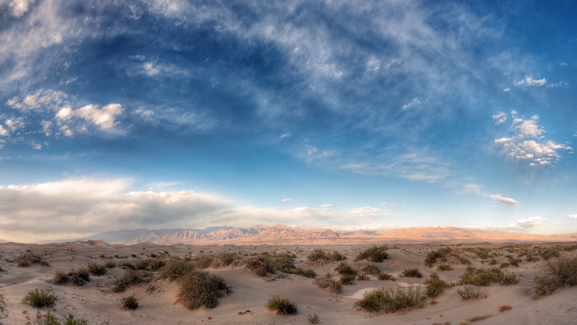 Desert landscape with mountains and clouds HD Wallpaper