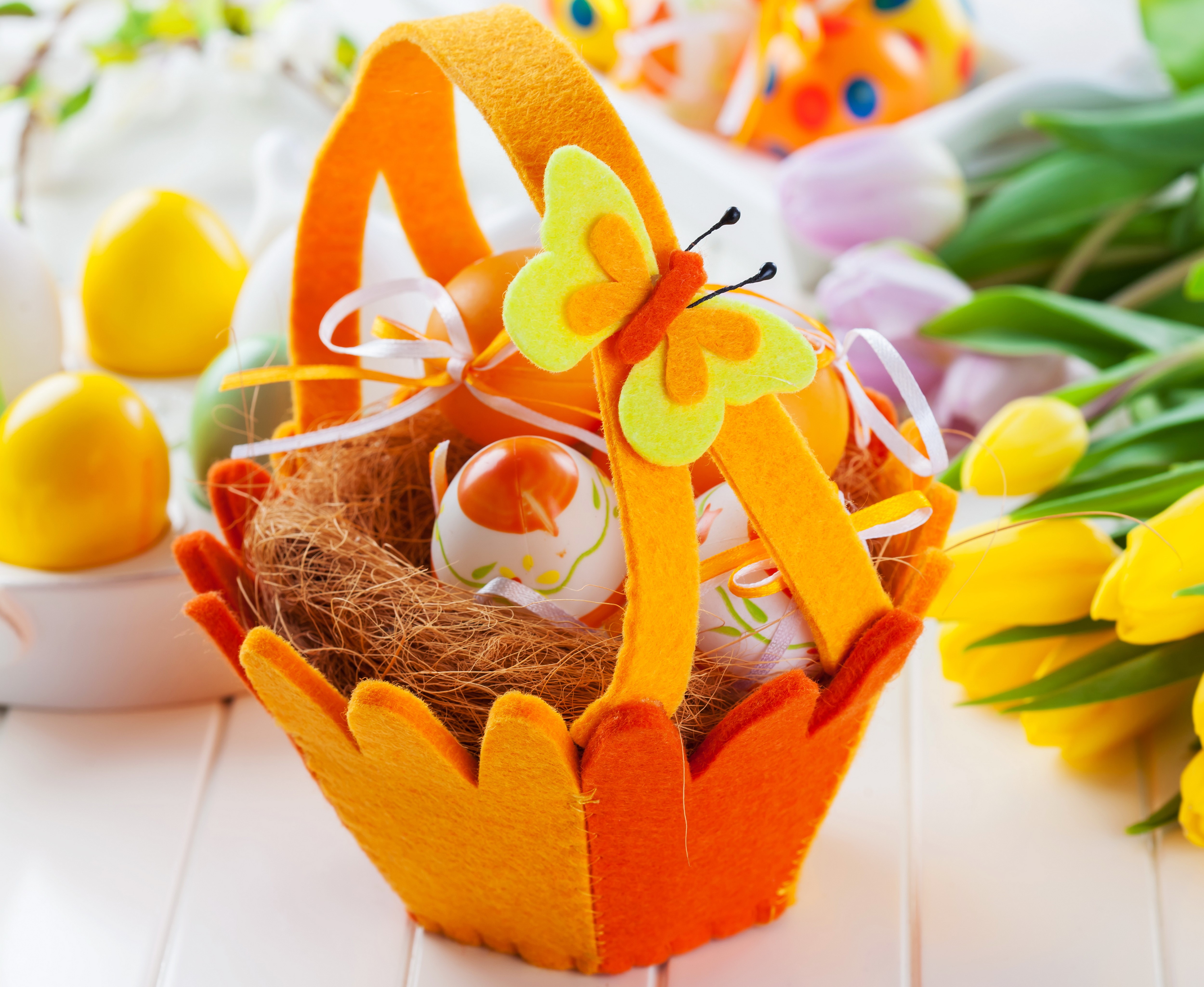 Easter basket with eggs and tulips HD Wallpaper