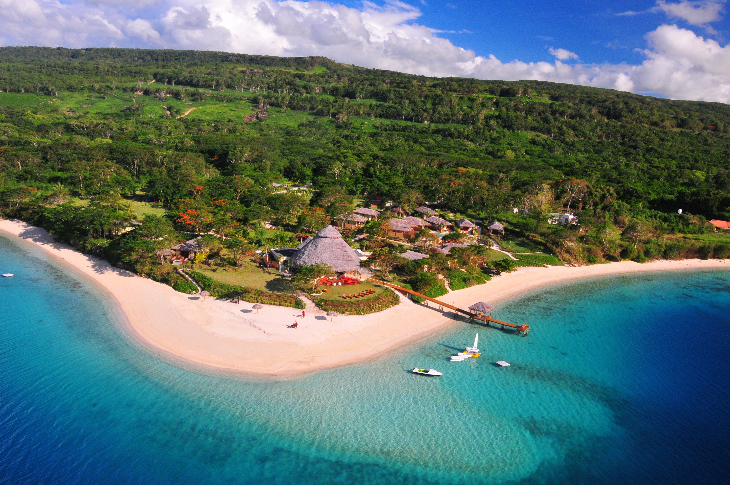 Tropical resort on a sandy beach in Vanuatu HD Wallpaper